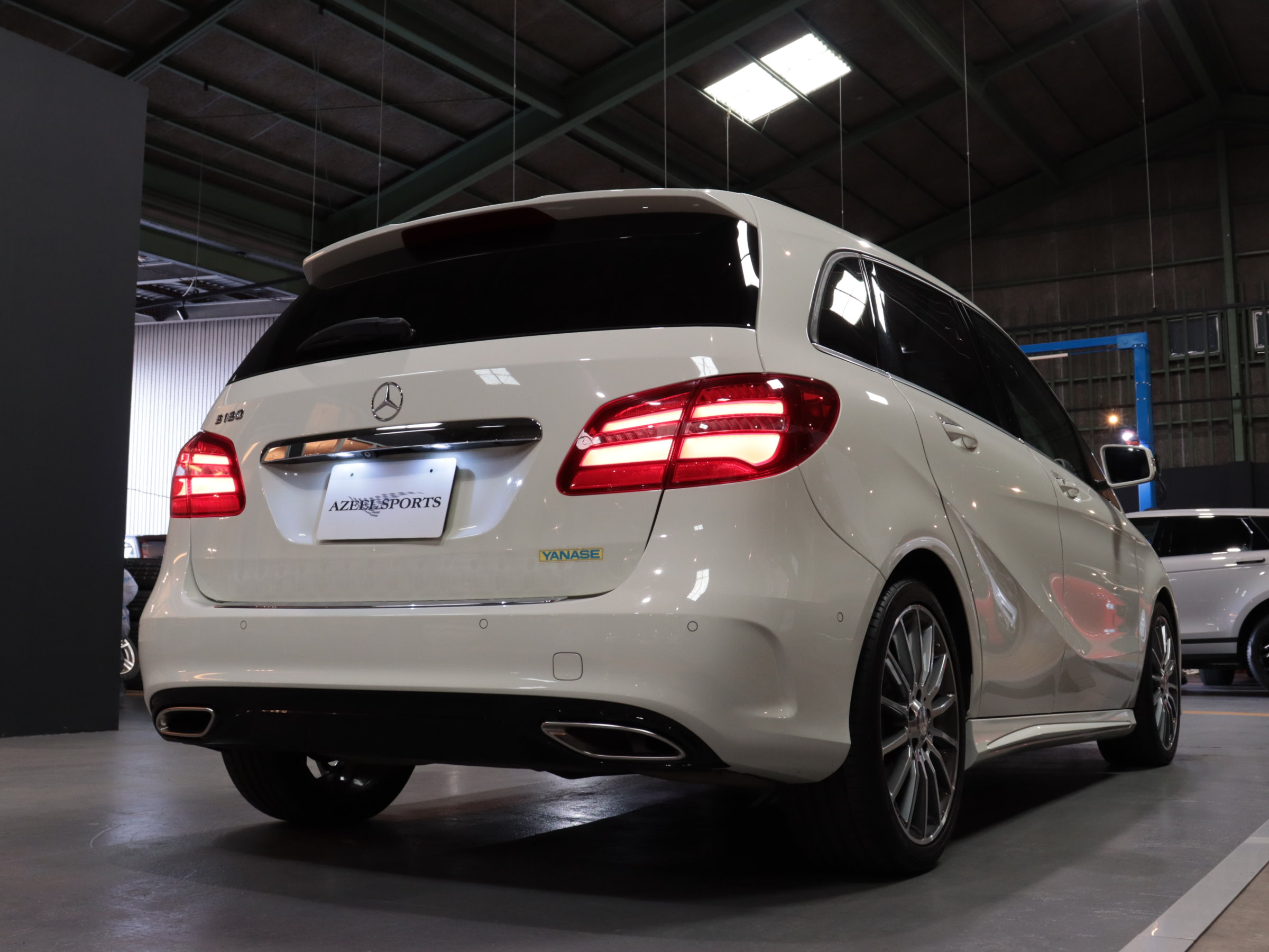 メルセデスベンツ　Ｂ１８０　スポーツ　ＡＭＧレザーエクスクルーシブ