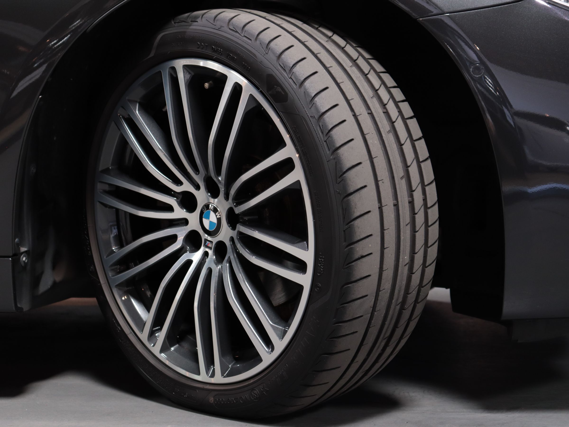 ＢＭＷ　５シリーズ　５２３ｄツーリング　Ｍスポーツ　ハイラインＰＫＧ