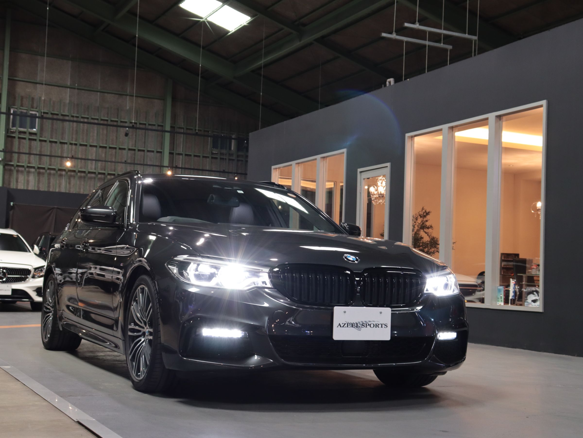 ＢＭＷ　５シリーズ　５２３ｄツーリング　Ｍスポーツ　ハイラインＰＫＧ