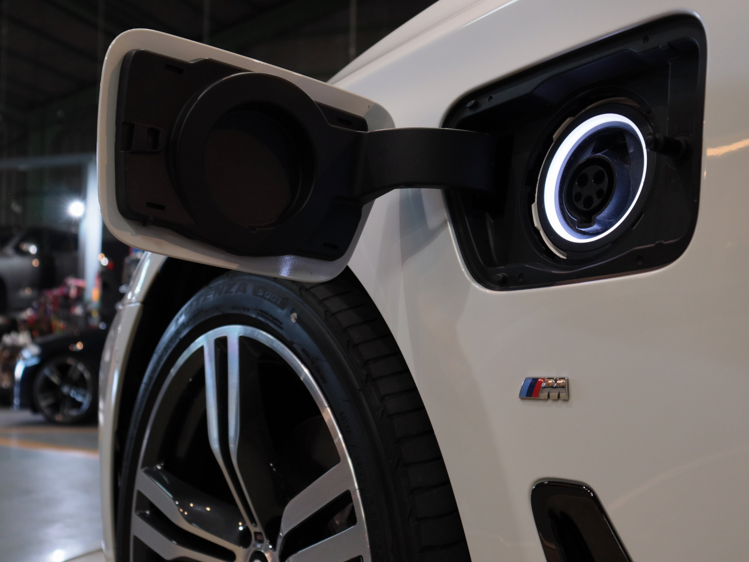 ＢＭＷ　７４０ｅアイパフォーマンス　Ｍスポーツ