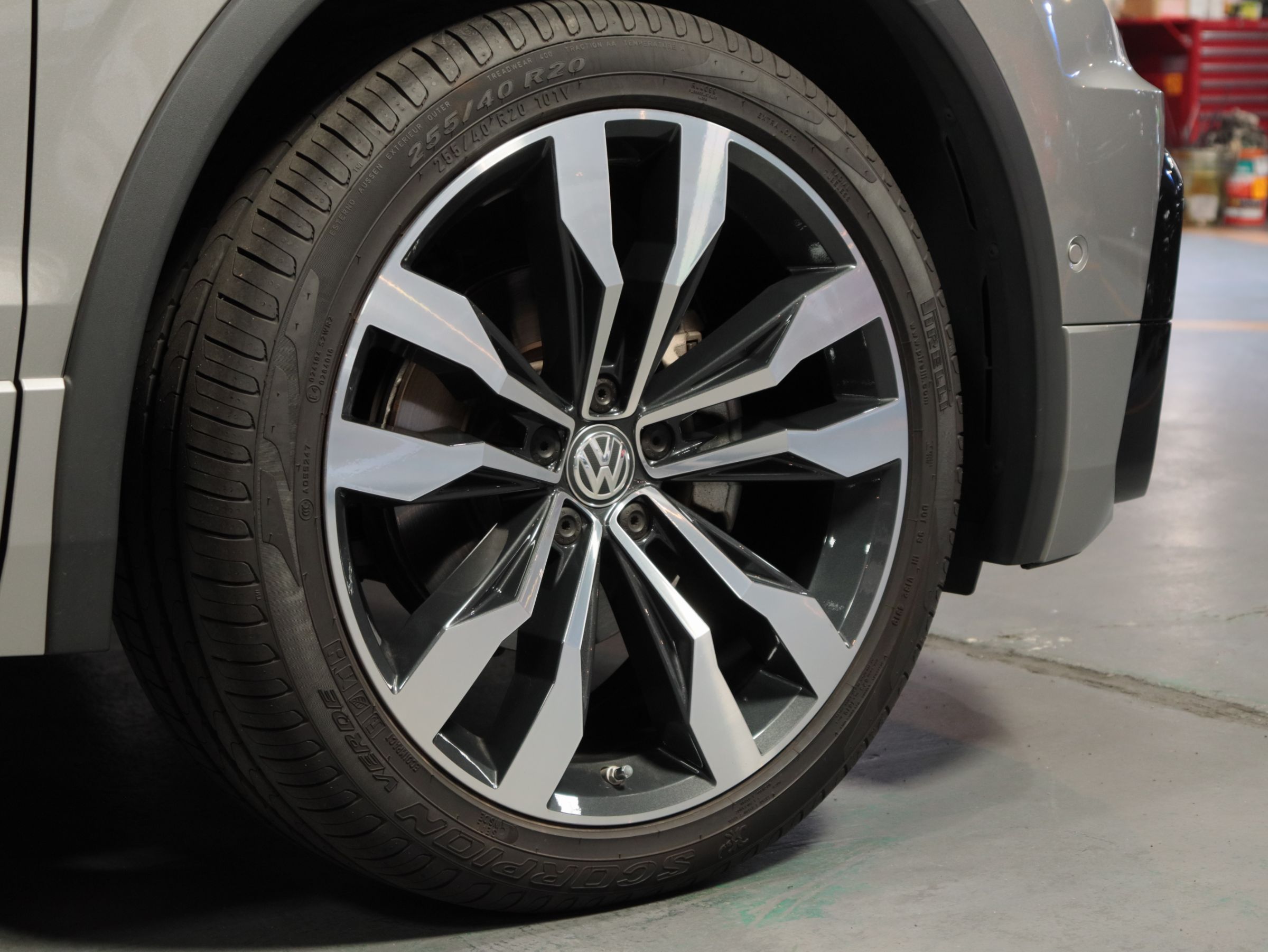 フォルクスワーゲン　ティグアン　ＴＤＩ４モーション　Ｒライン