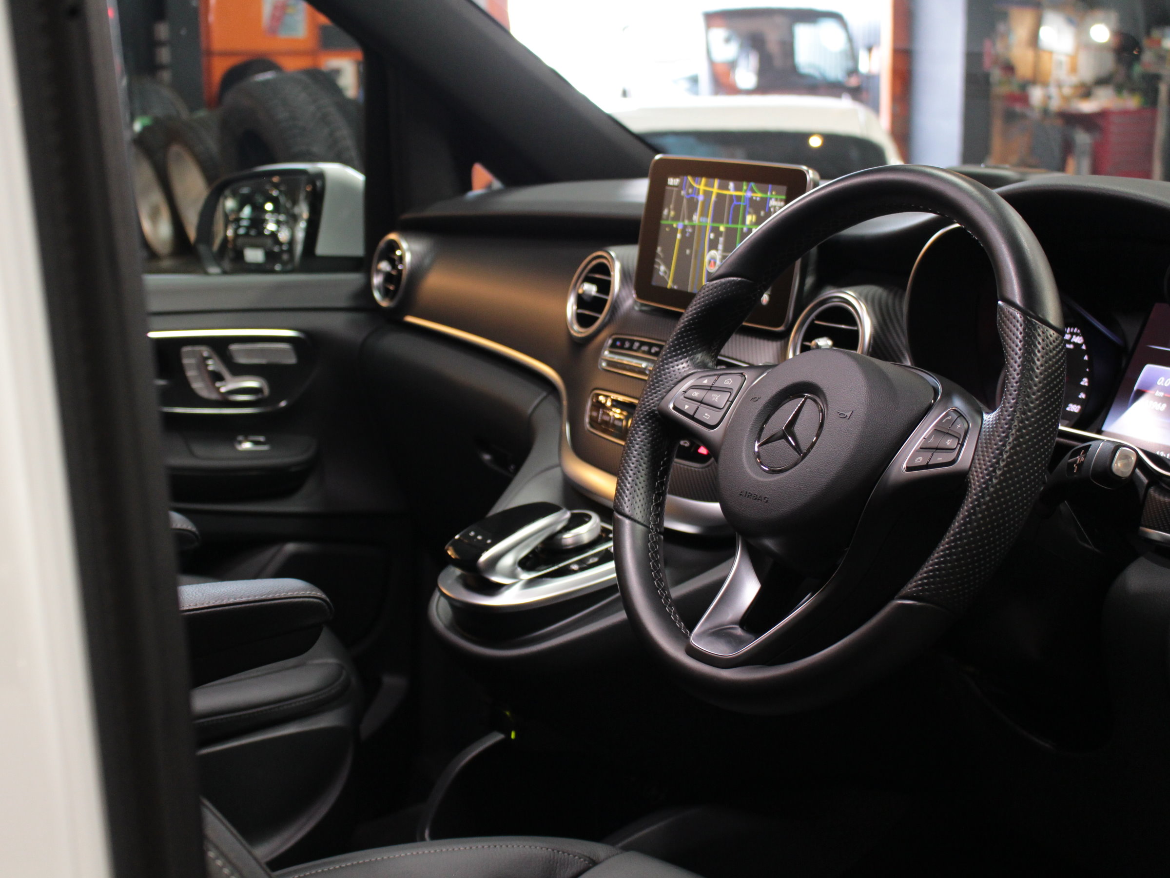 メルセデスベンツ　Ｖ２２０ｄ　スポーツ　