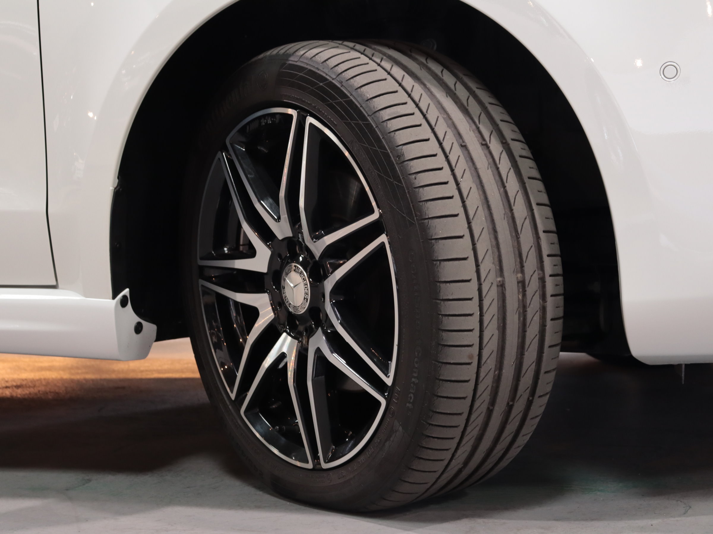 メルセデスベンツ　Ｖ２２０ｄ　スポーツ　