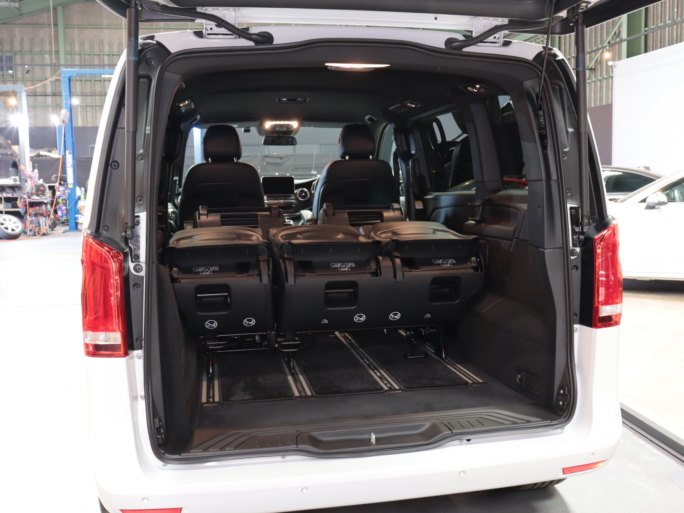 メルセデスベンツ　Ｖ２２０ｄ　スポーツ　
