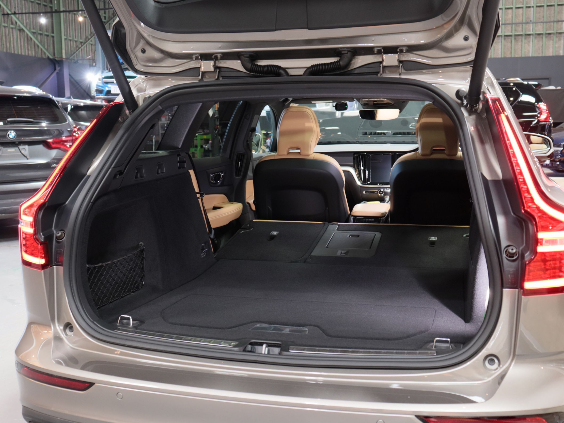 ボルボ　Ｖ６０　Ｔ５インスクリプション　