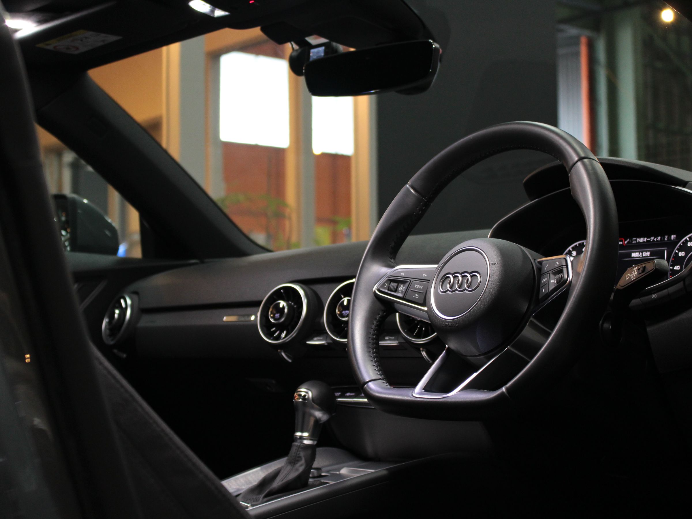アウディ　ＴＴクーペ　１．８ＴＦＳＩ