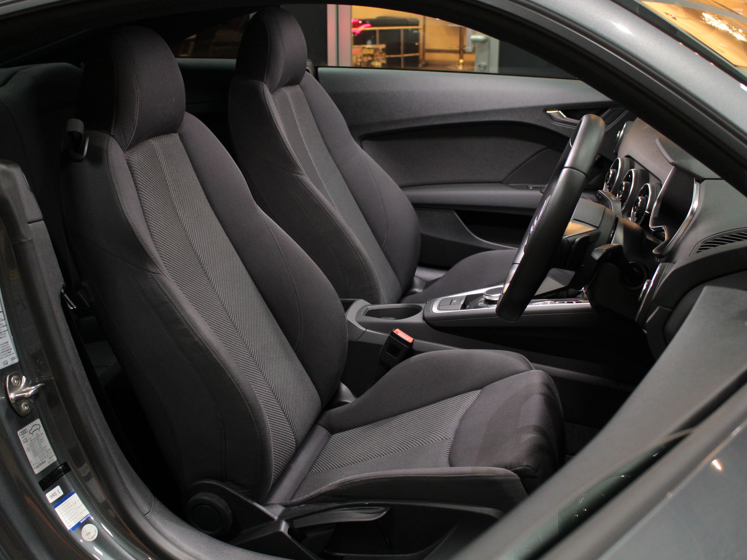 アウディ　ＴＴクーペ　１．８ＴＦＳＩ