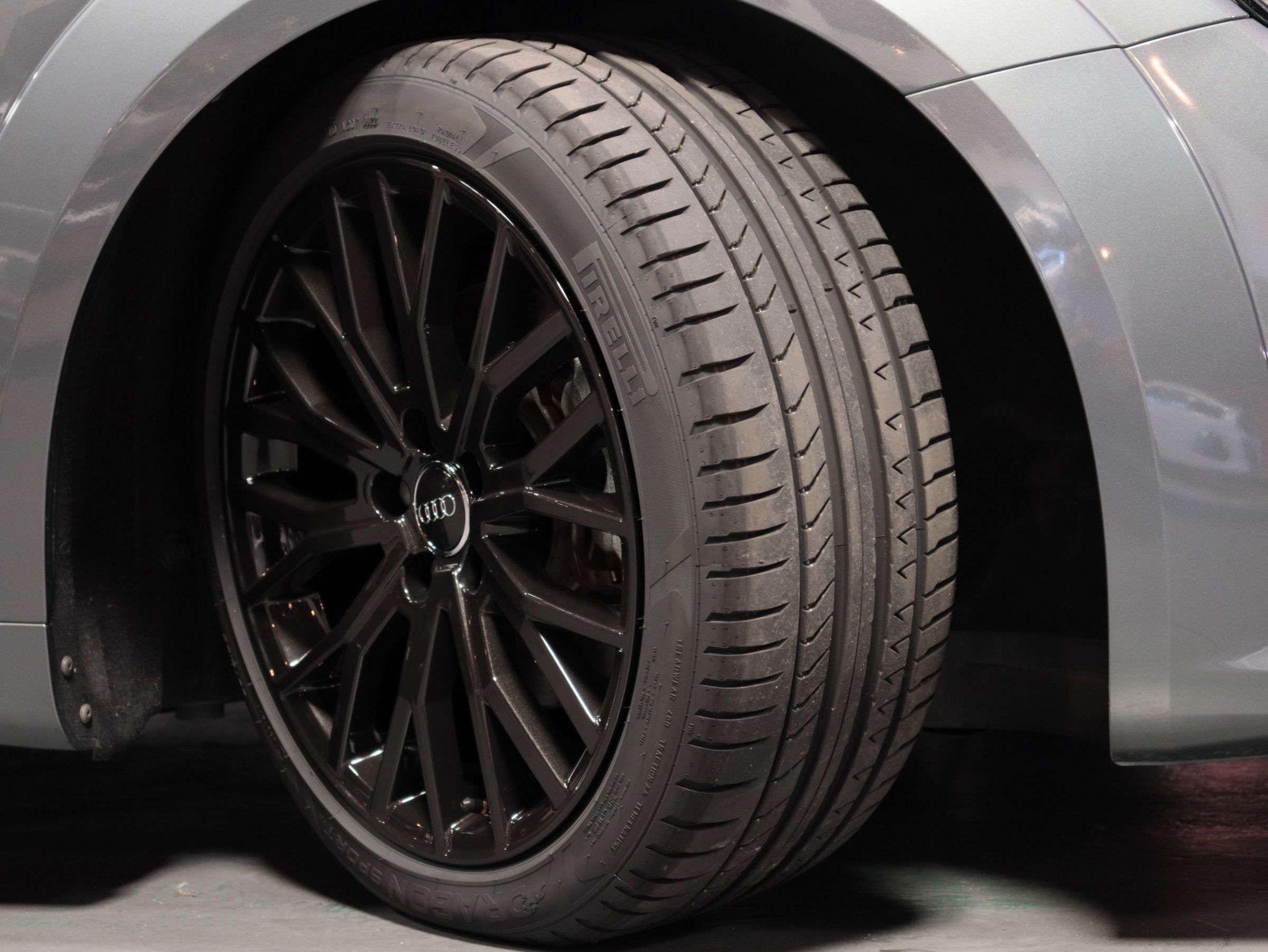 アウディ　ＴＴクーペ　１．８ＴＦＳＩ