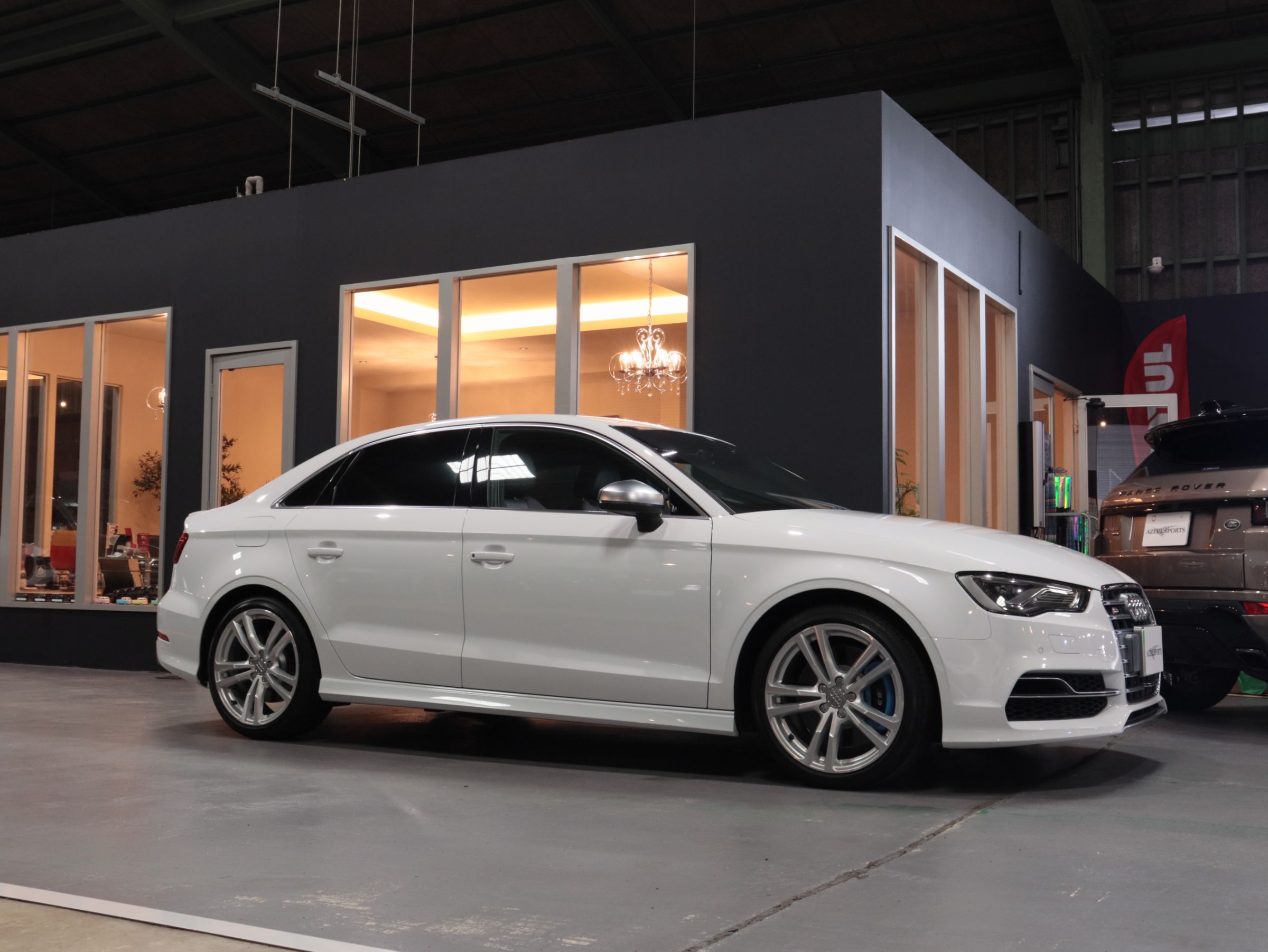 アウディ　Ｓ３セダン　２．０　４ＷD