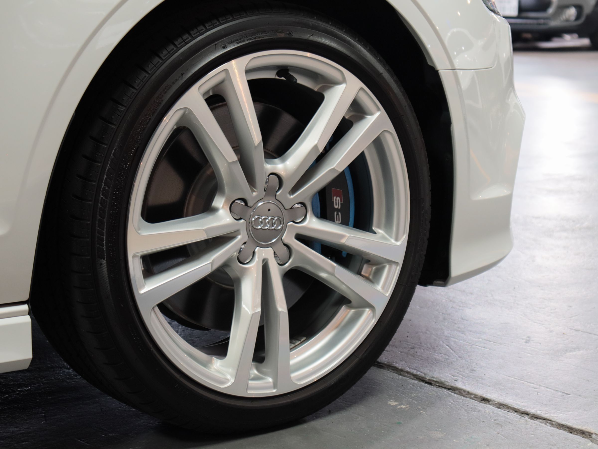 アウディ　Ｓ３セダン　２．０　４ＷD