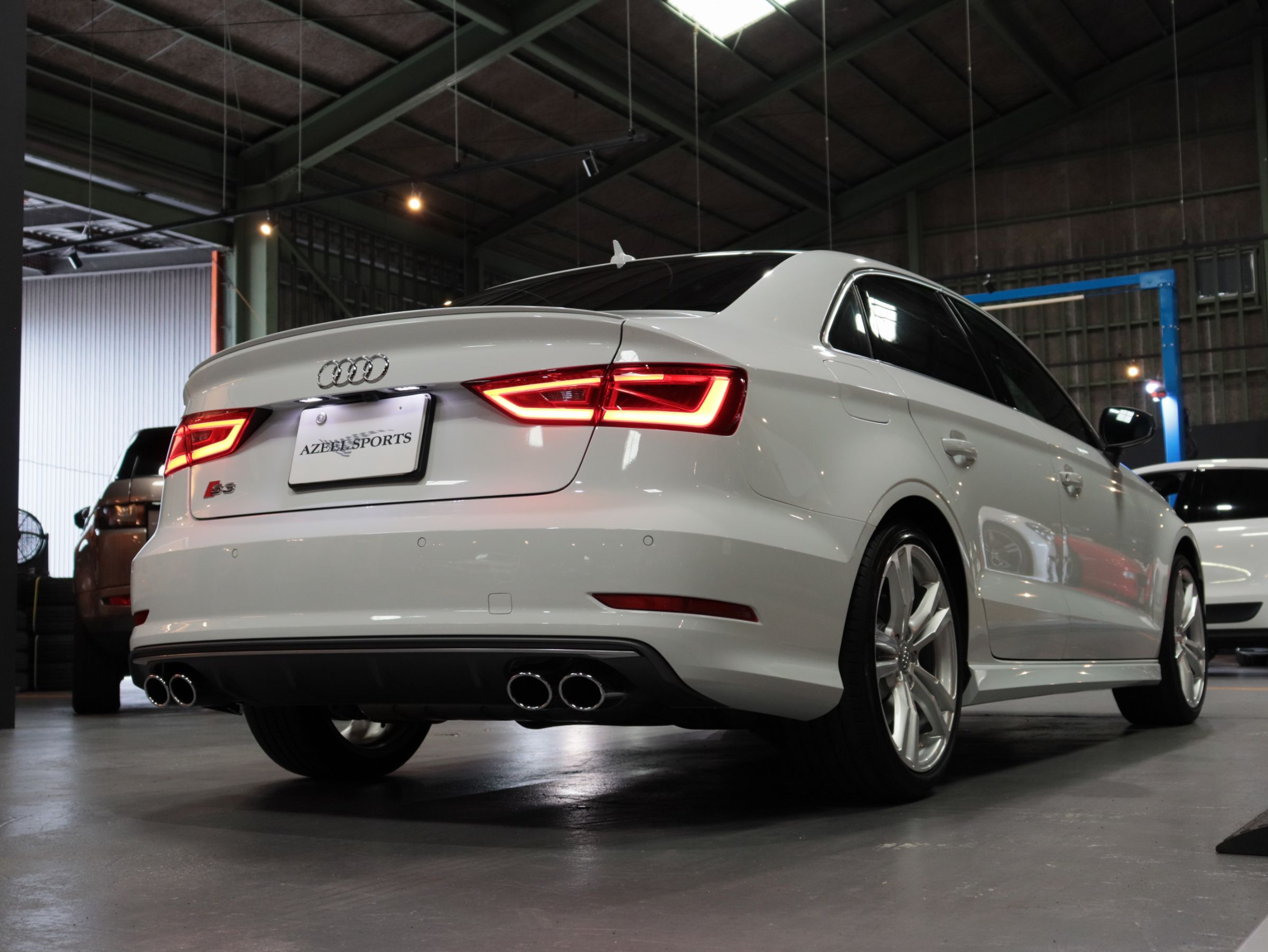 アウディ　Ｓ３セダン　２．０　４ＷD