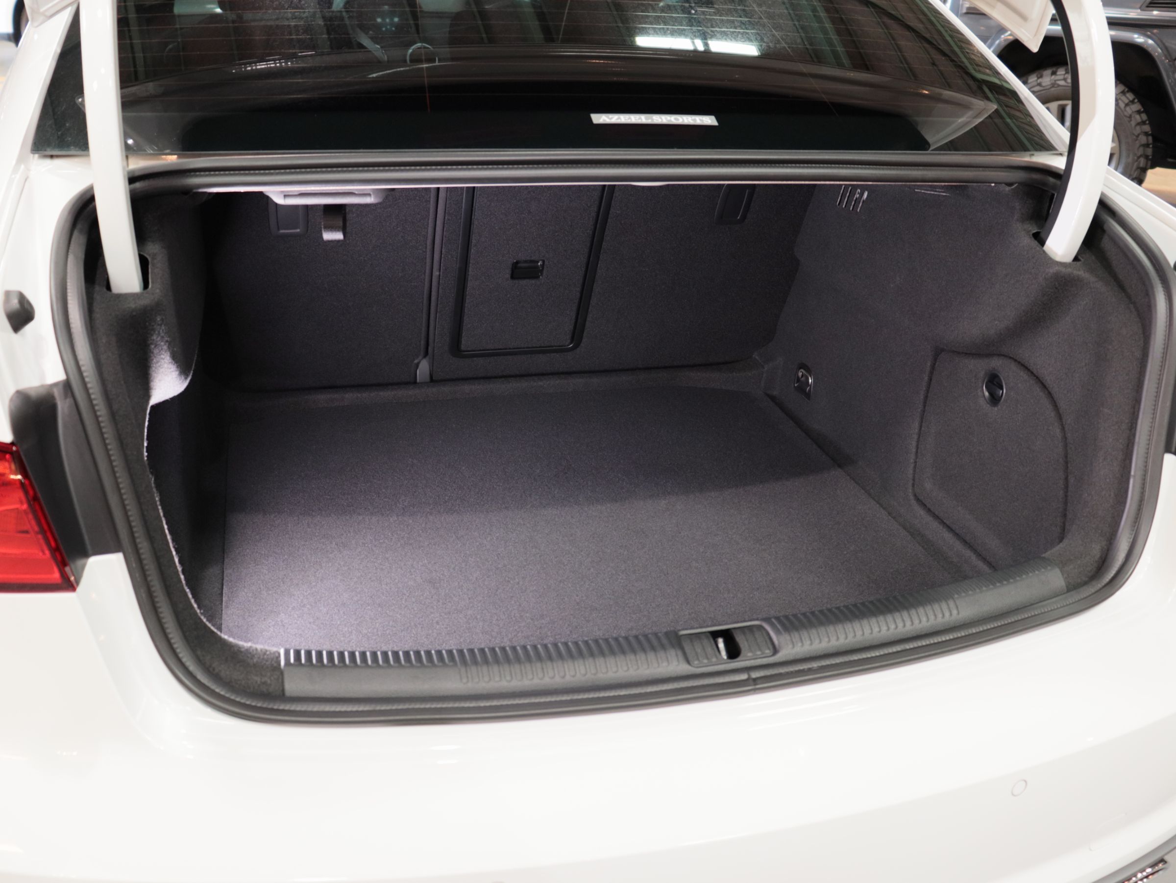 アウディ　Ｓ３セダン　２．０　４ＷD