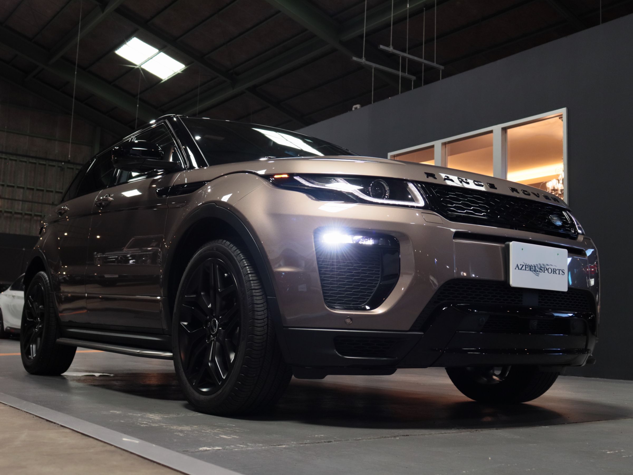 ランドローバー　レンジローバーイヴォーク　ＨＳＥダイナミック２．０Ｌ　Ｄ１８０　４ＷＤ