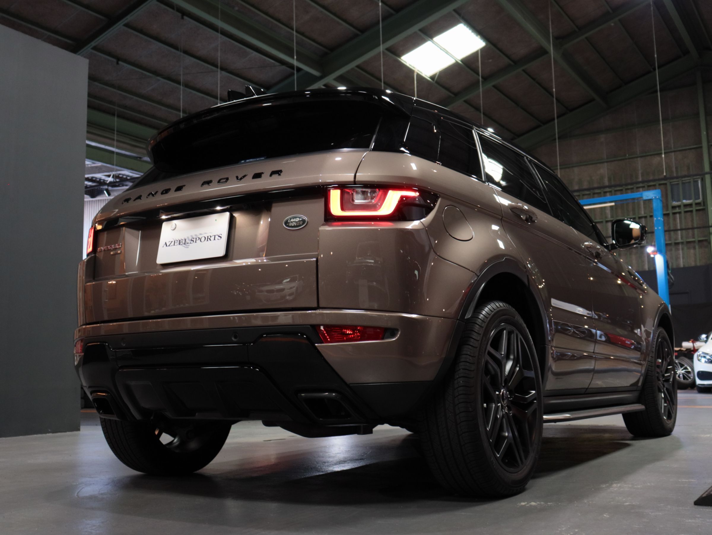 ランドローバー　レンジローバーイヴォーク　ＨＳＥダイナミック２．０Ｌ　Ｄ１８０　４ＷＤ