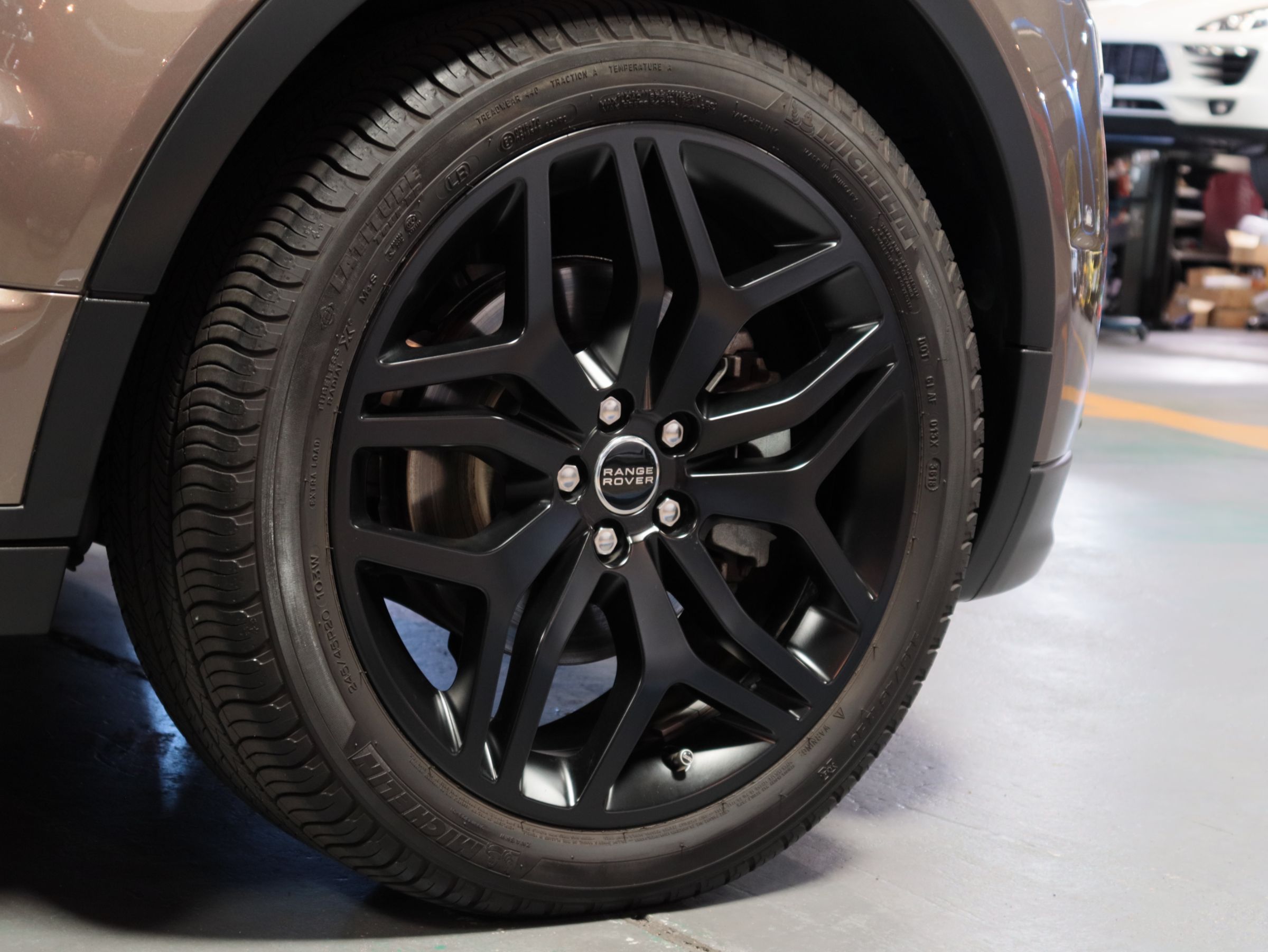 ランドローバー　レンジローバーイヴォーク　ＨＳＥダイナミック２．０Ｌ　Ｄ１８０　４ＷＤ