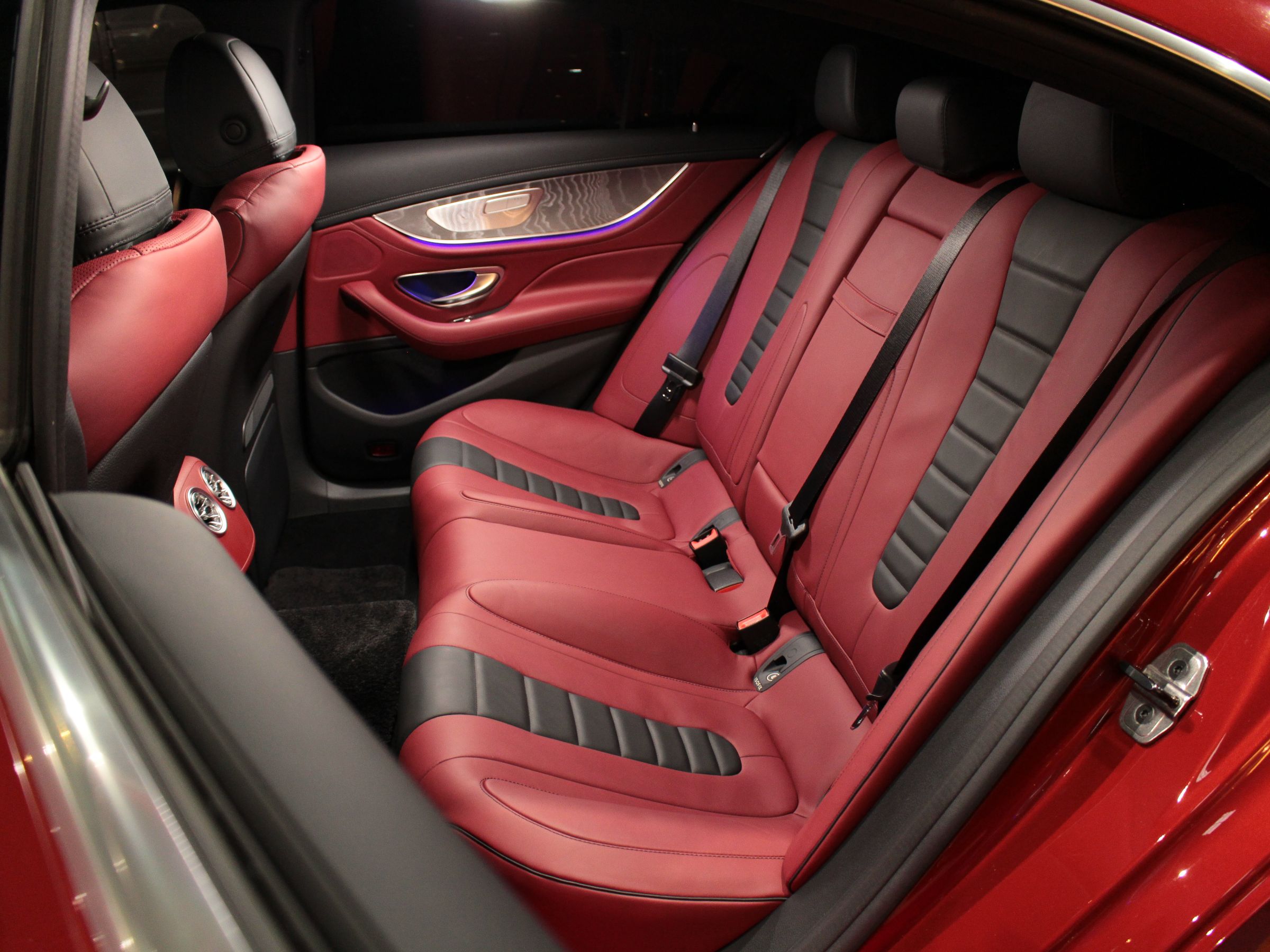 メルセデスベンツ　ＣＬＳ２２０ｄ　スポーツ　レザーエクスクルーシブＰＫＧ