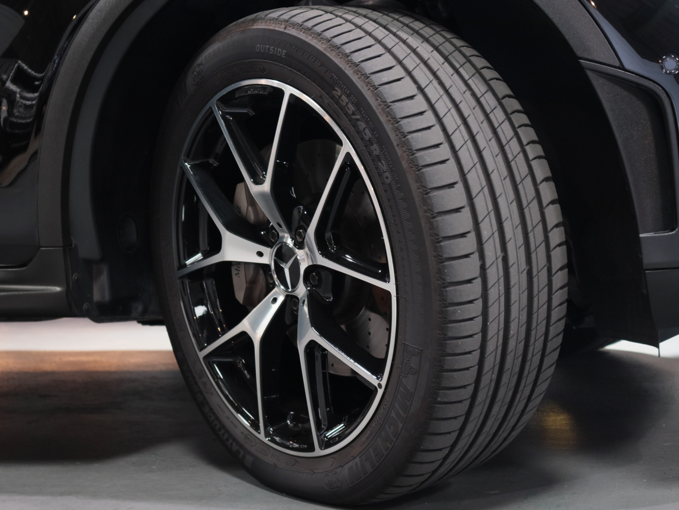 メルセデスベンツ　ＧＬＣ２２０ｄ　４マチック　クーペ　ＡＭＧライン