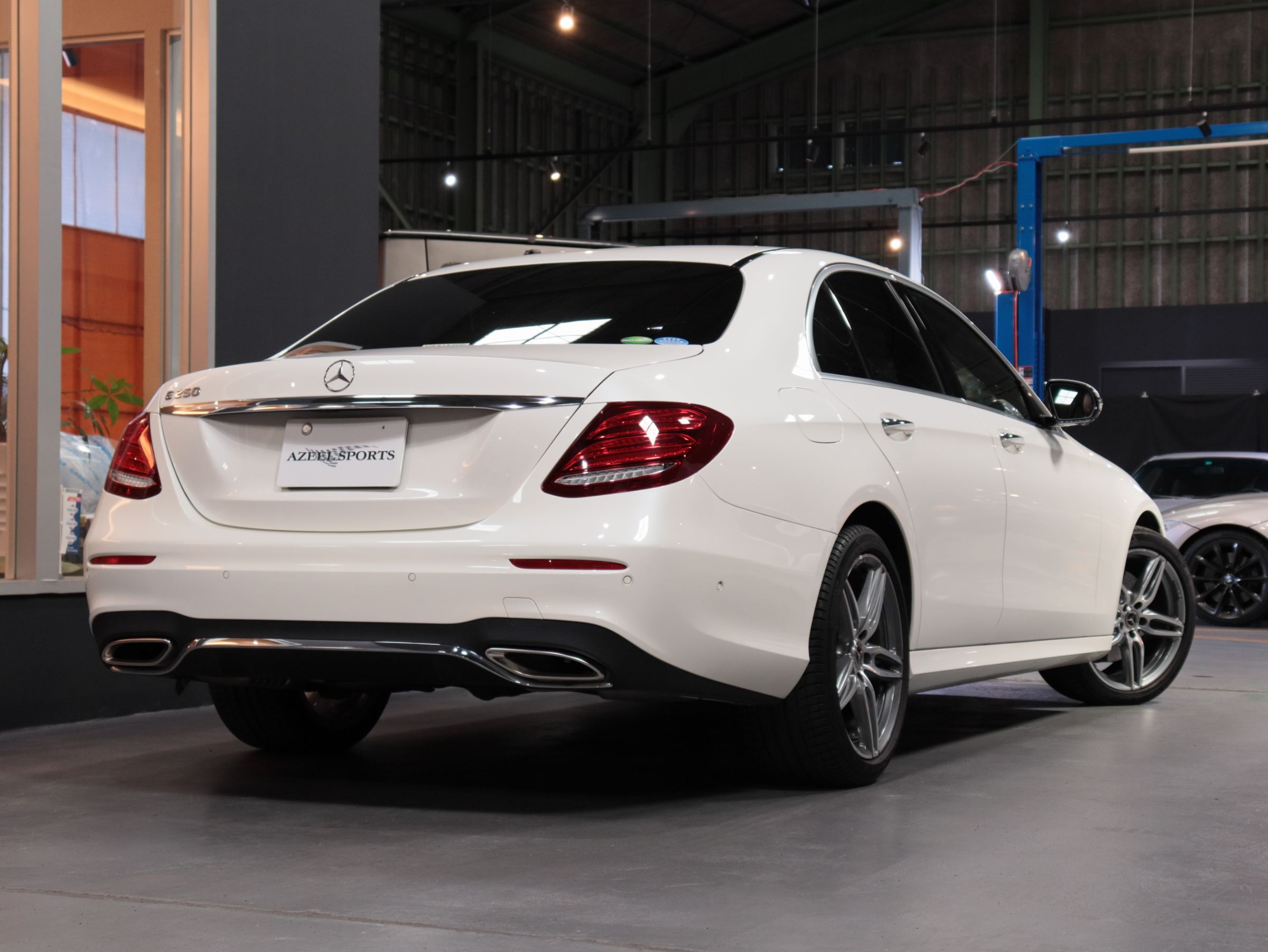 メルセデスベンツ　Ｅ２５０アバンギャルド　スポーツ　レザーエクスクルーシブ