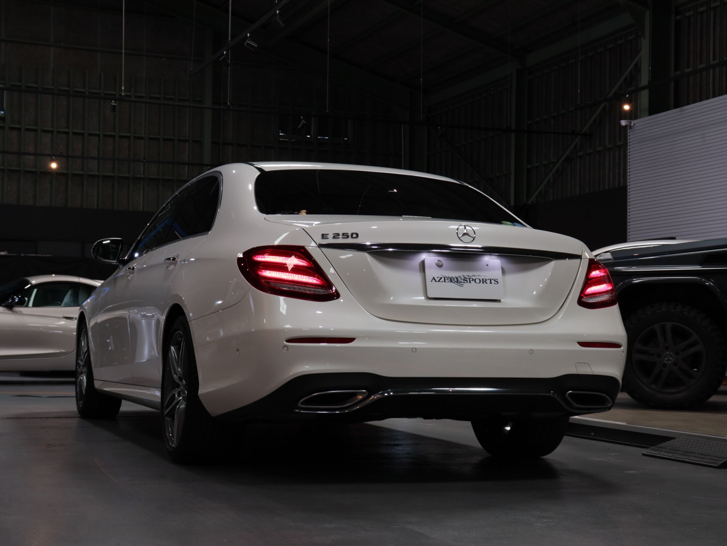メルセデスベンツ　Ｅ２５０アバンギャルド　スポーツ　レザーエクスクルーシブ