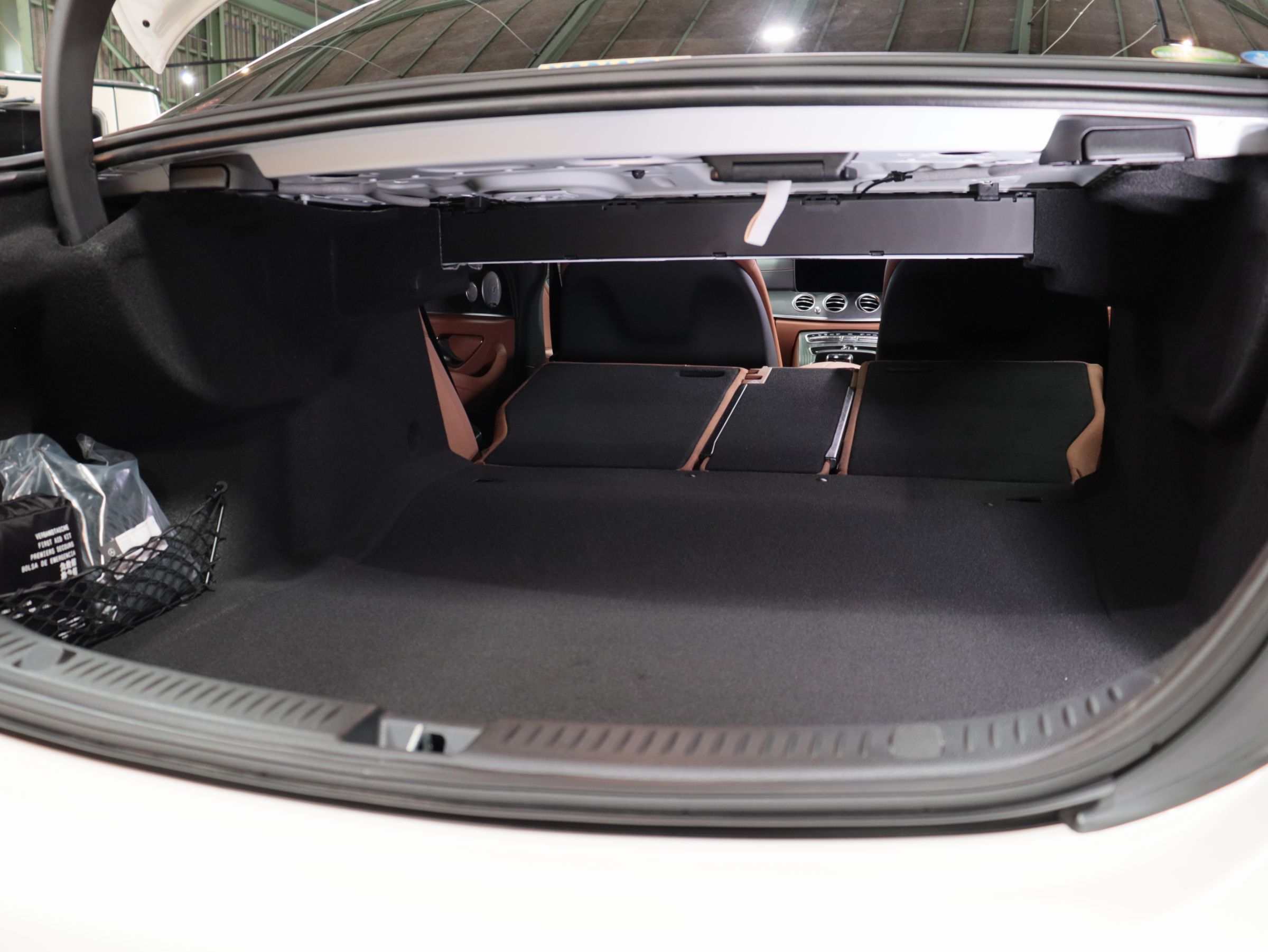 メルセデスベンツ　Ｅ２５０アバンギャルド　スポーツ　レザーエクスクルーシブ