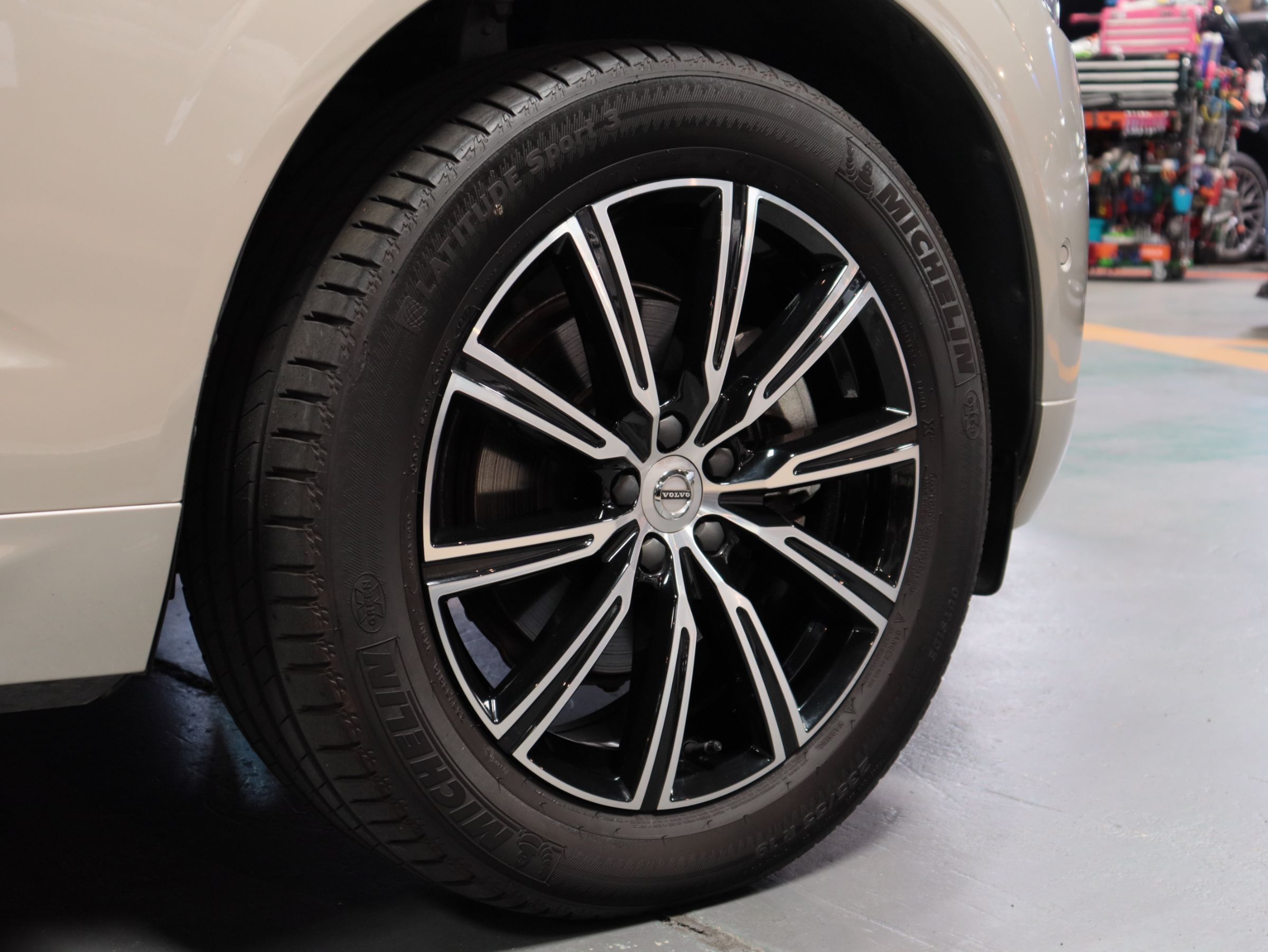 ボルボ　ＸＣ６０　Ｄ４インスクリプション　ＡＷＤ