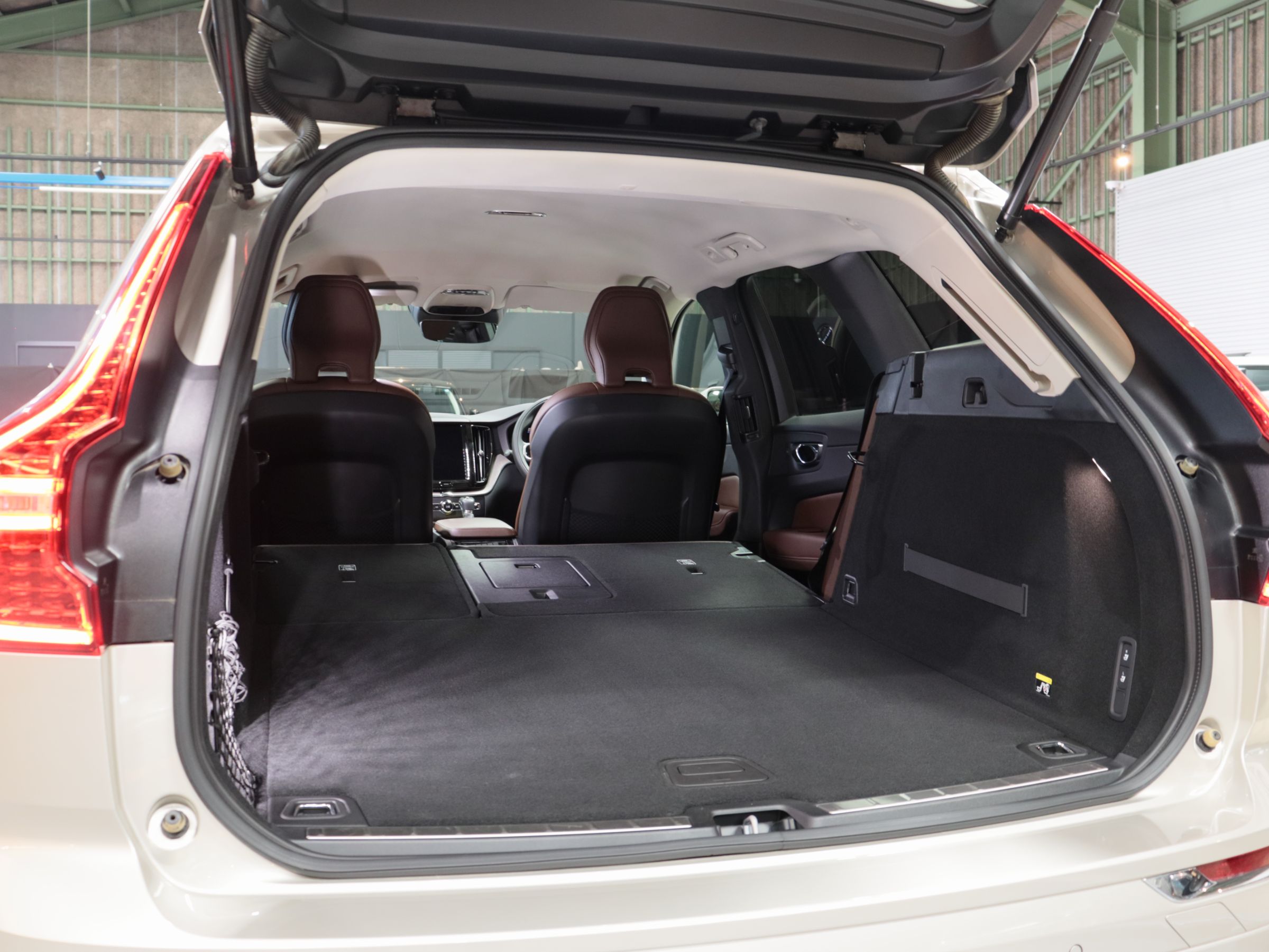 ボルボ　ＸＣ６０　Ｄ４インスクリプション　ＡＷＤ