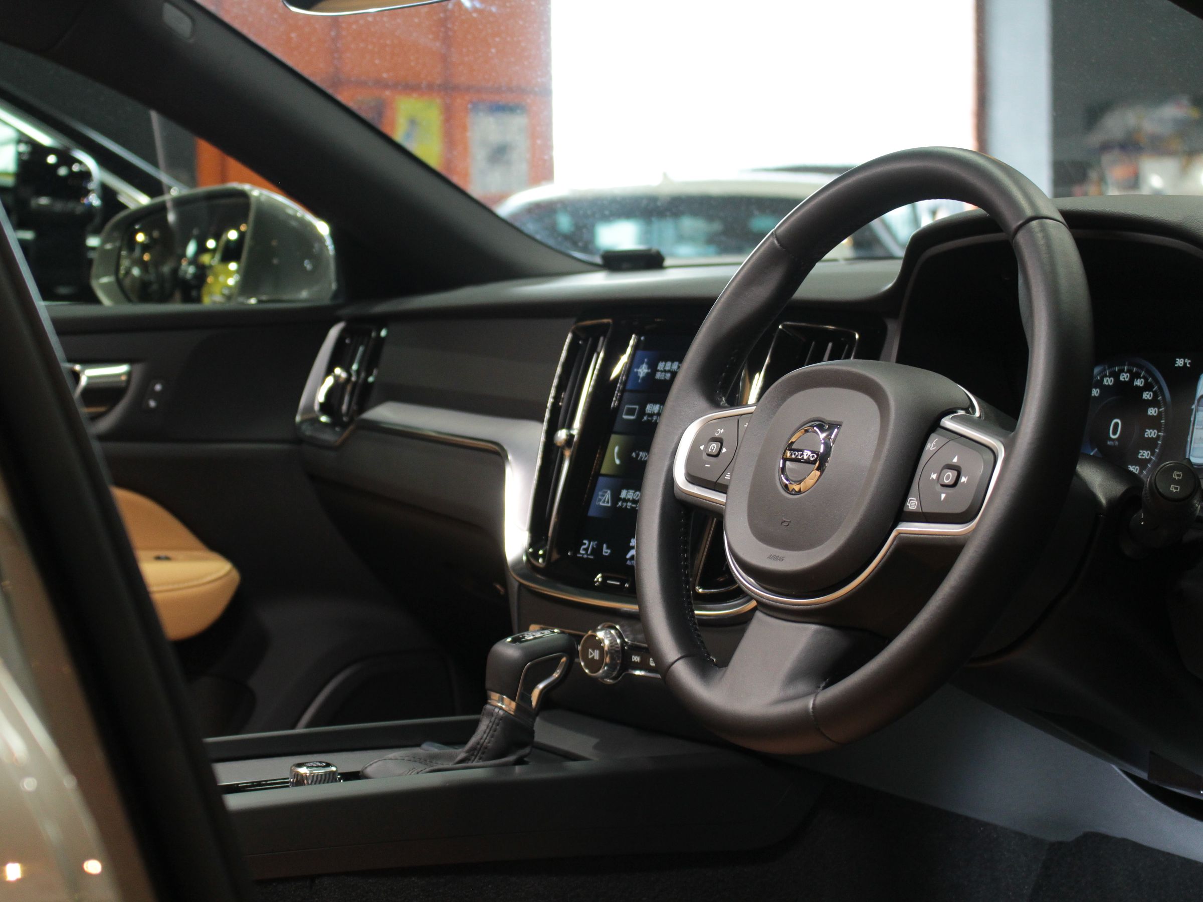 ボルボ　Ｖ６０　Ｔ５モメンタム