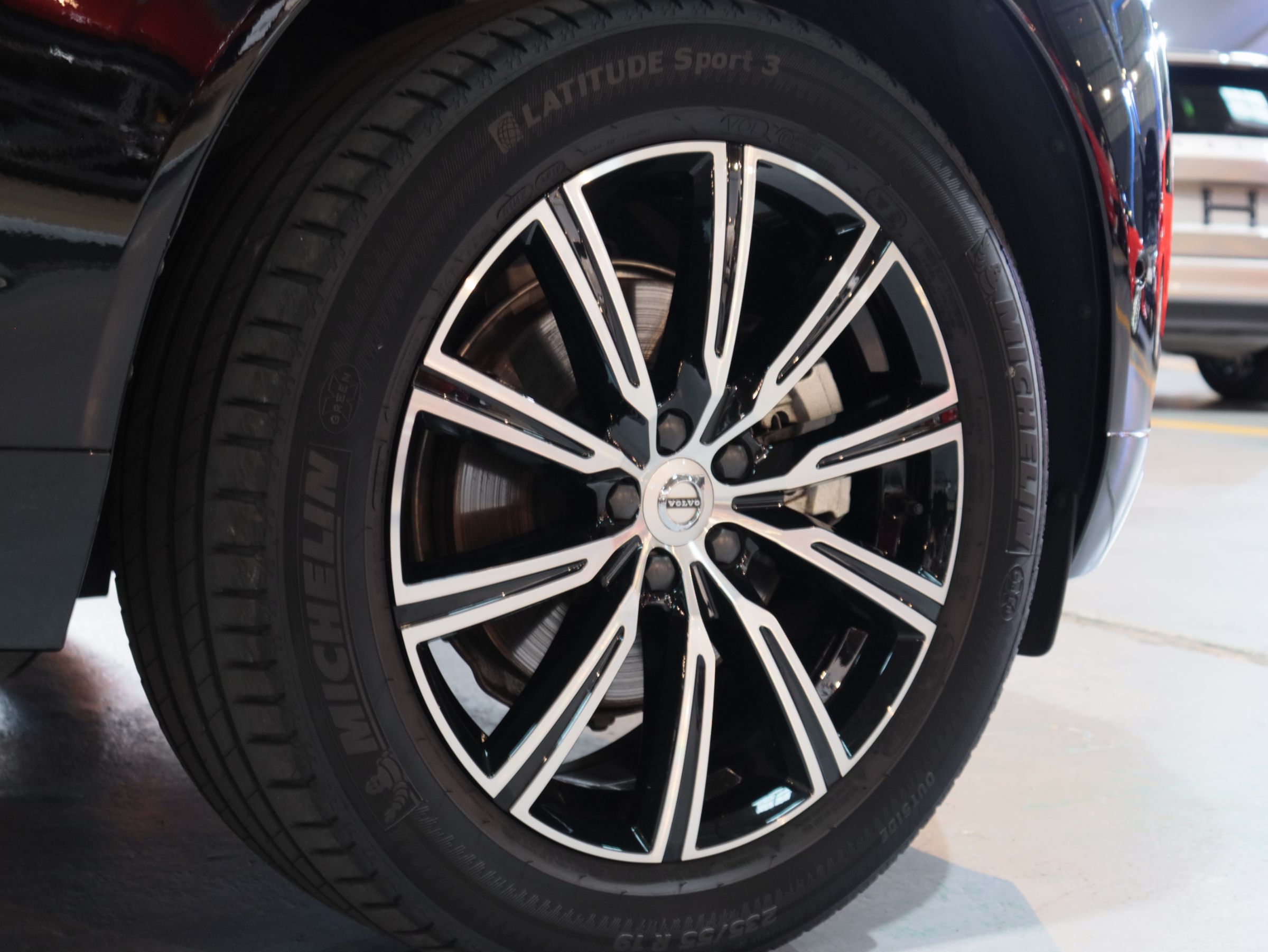ボルボ　ＸＣ６０　Ｄ４インスクリプション　４ＷＤ