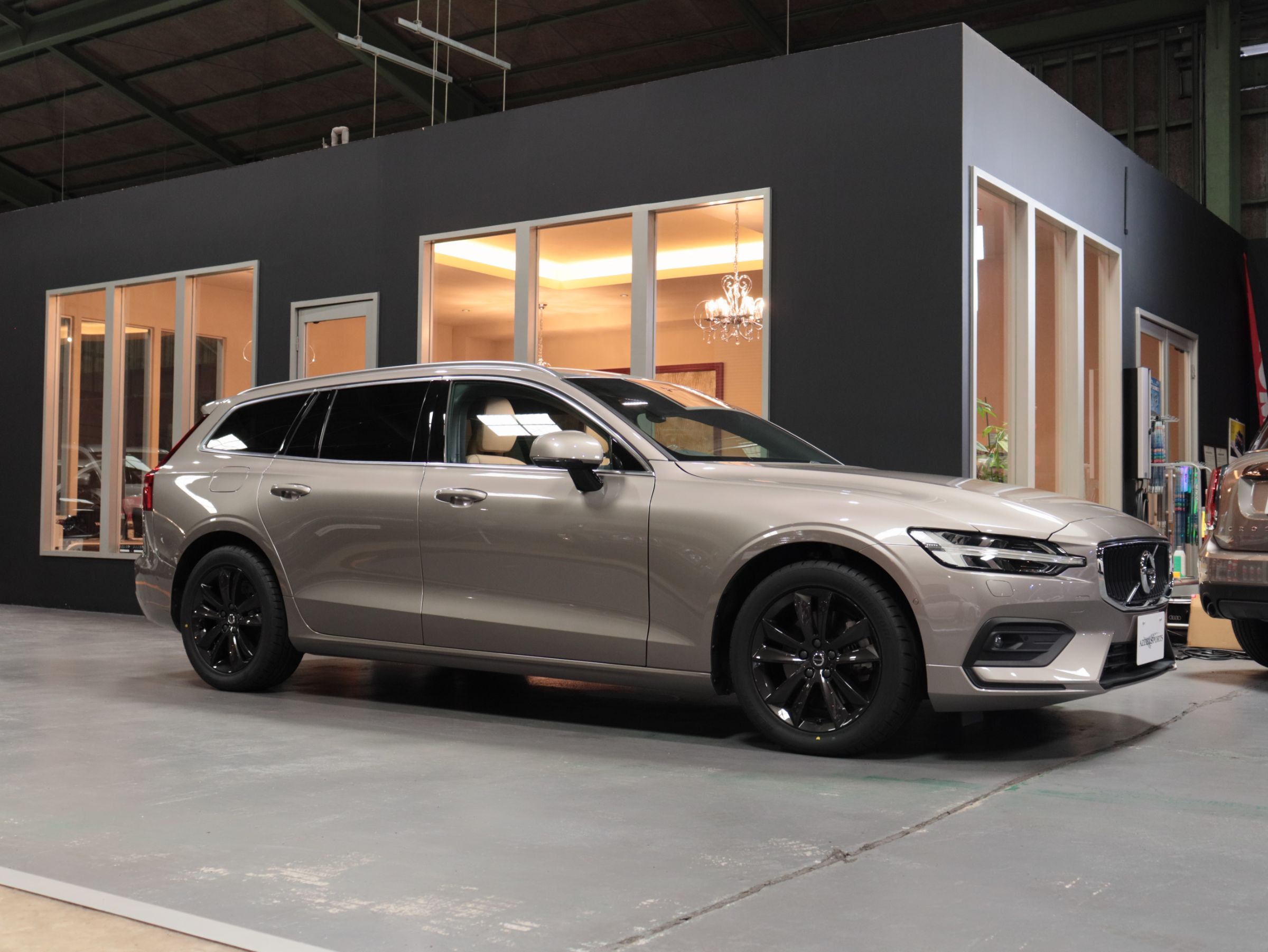 ボルボ　Ｖ６０　Ｔ５モメンタム