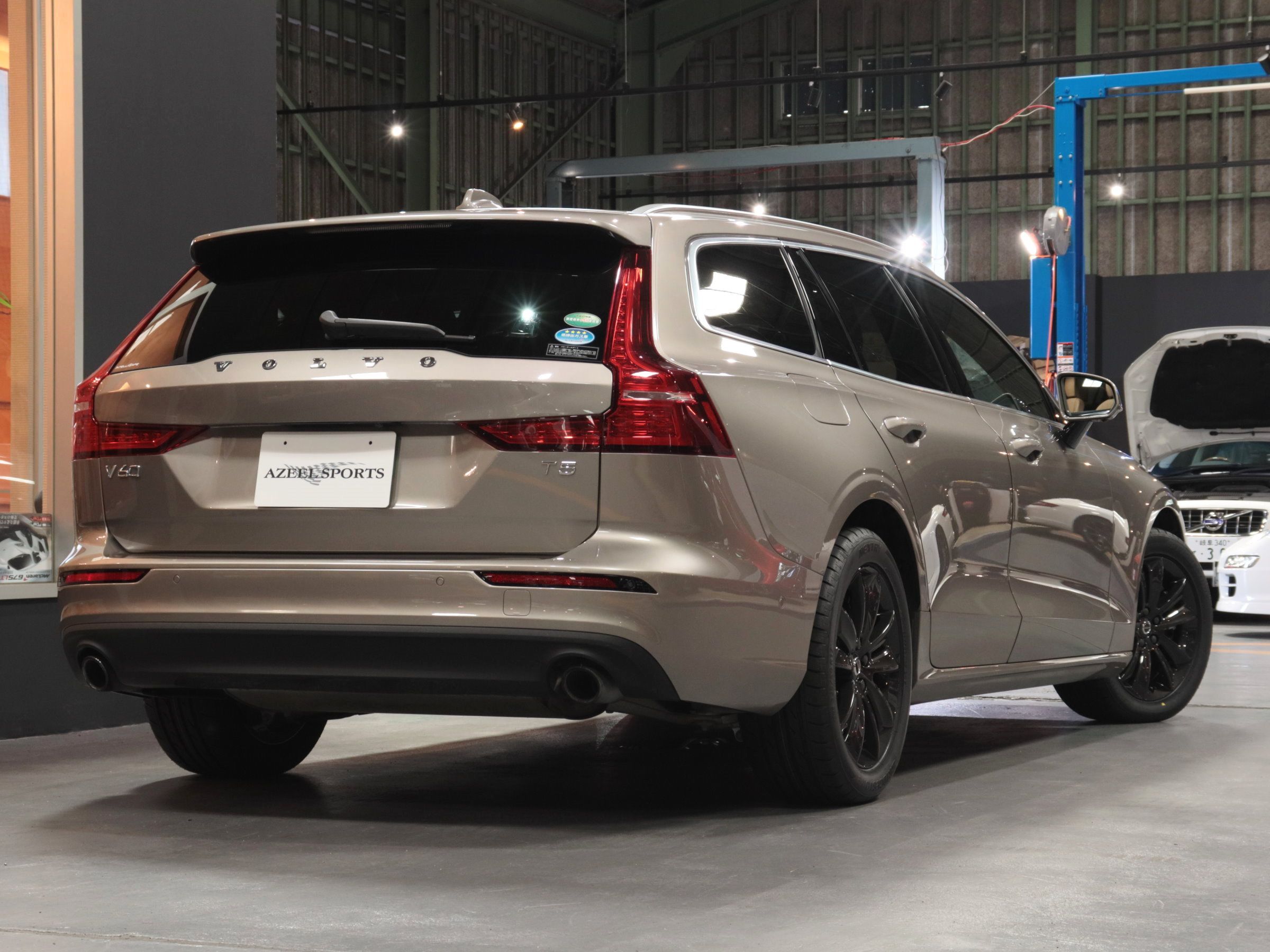 ボルボ　Ｖ６０　Ｔ５モメンタム