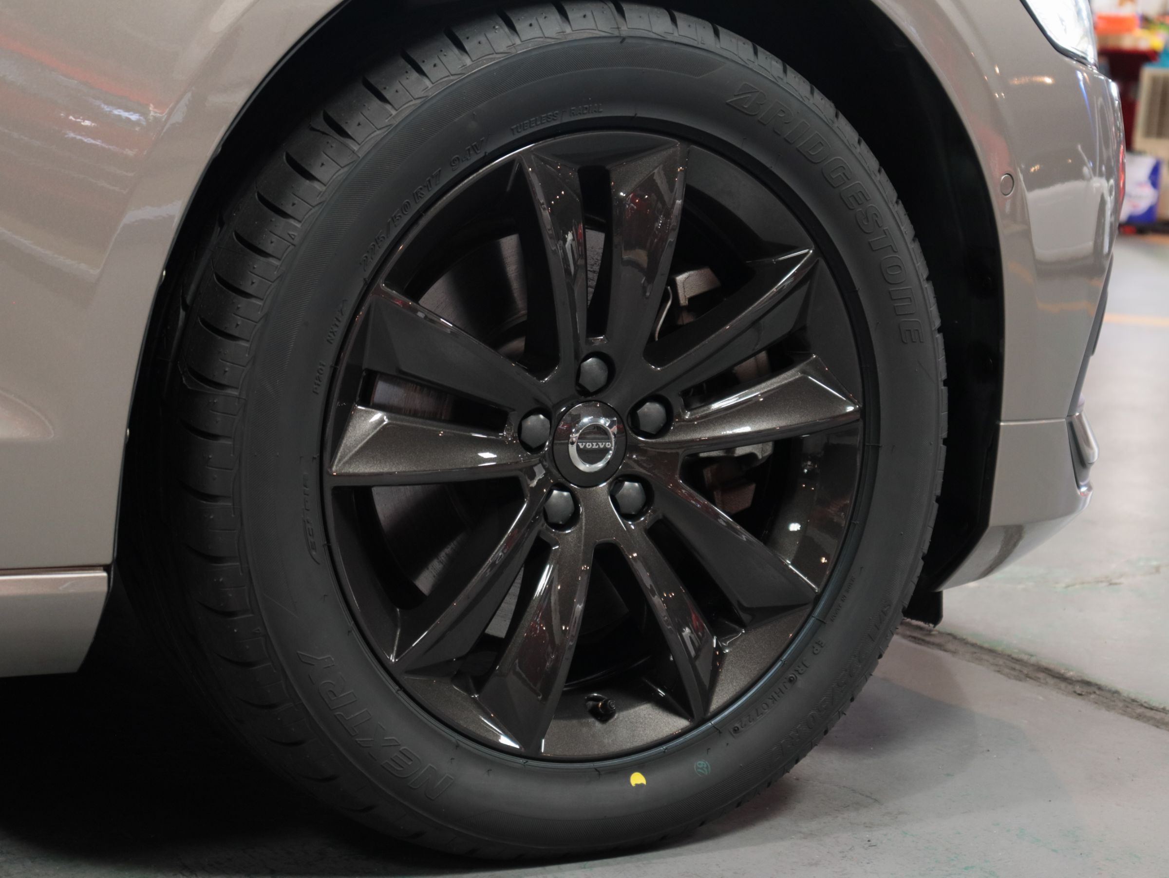 ボルボ　Ｖ６０　Ｔ５モメンタム