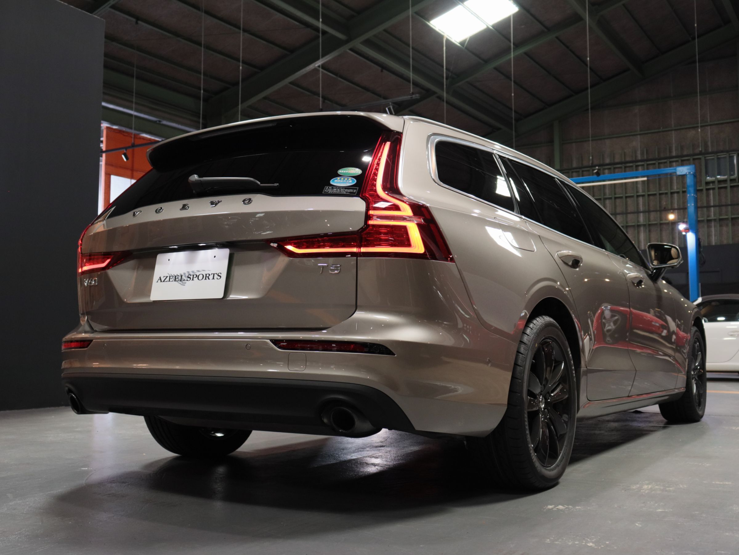 ボルボ　Ｖ６０　Ｔ５モメンタム