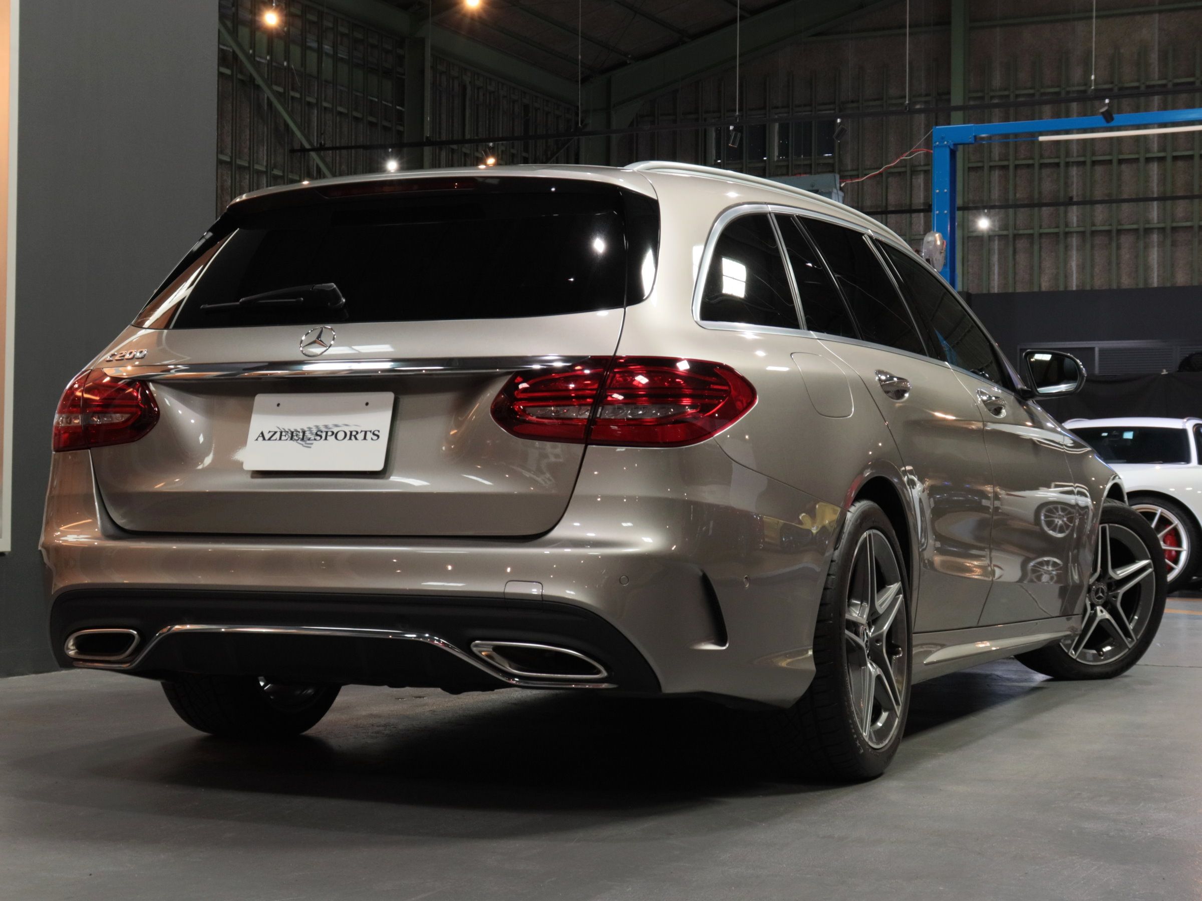 メルセデスベンツ　Ｃ２００ステーションワゴン　アバンギャルド　ＡＭＧライン