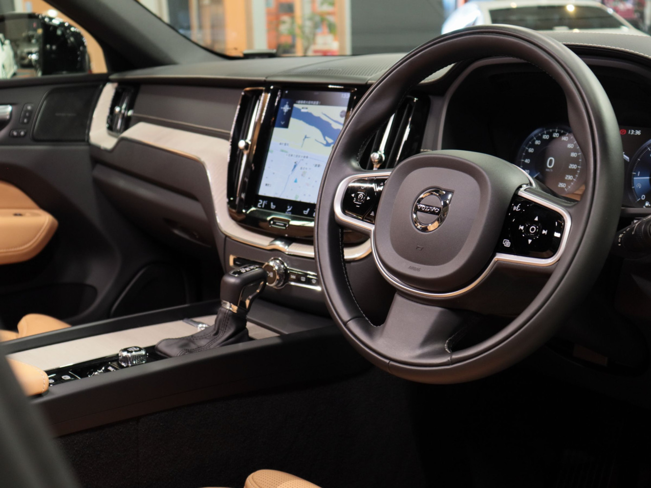ボルボ　ＸＣ６０　Ｄ４インスクリプション　４ＷＤ