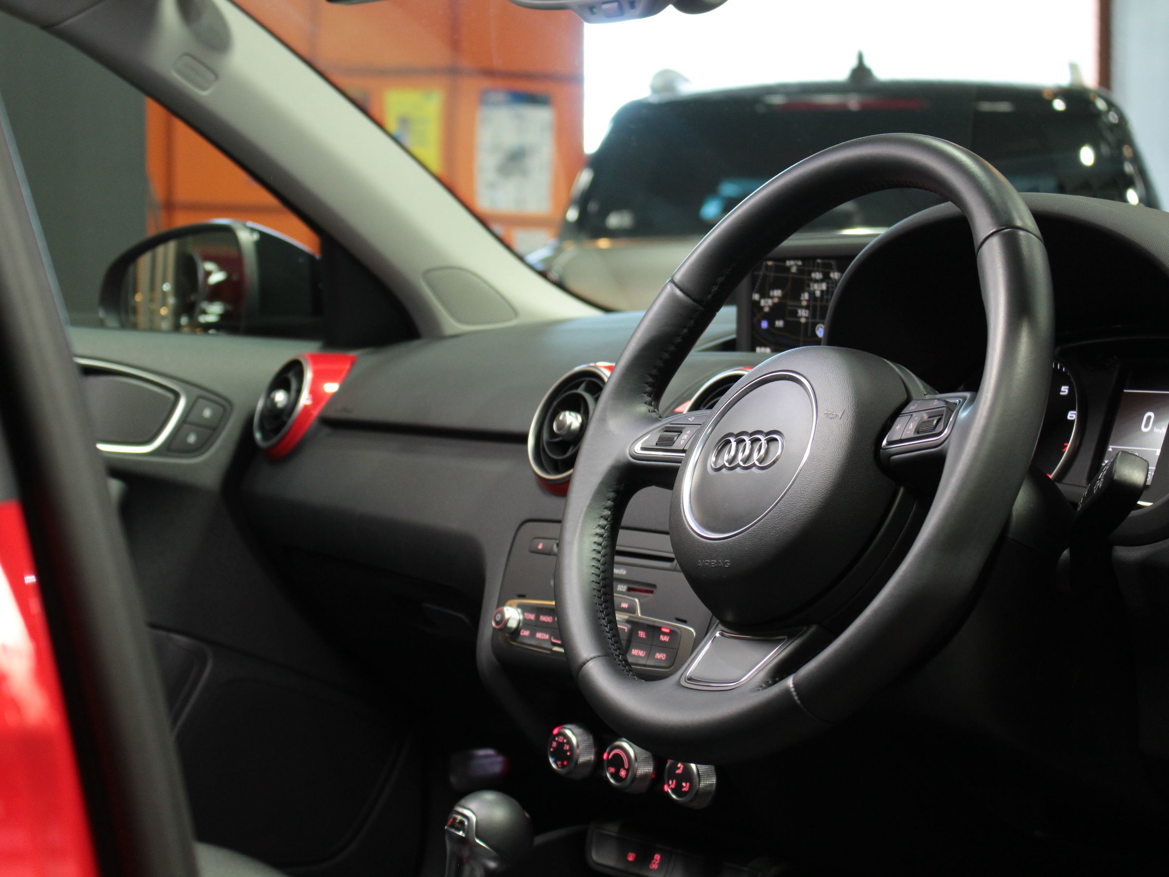 アウディ　Ａ１スポーツバック　アドマイアードプラスリミテッド