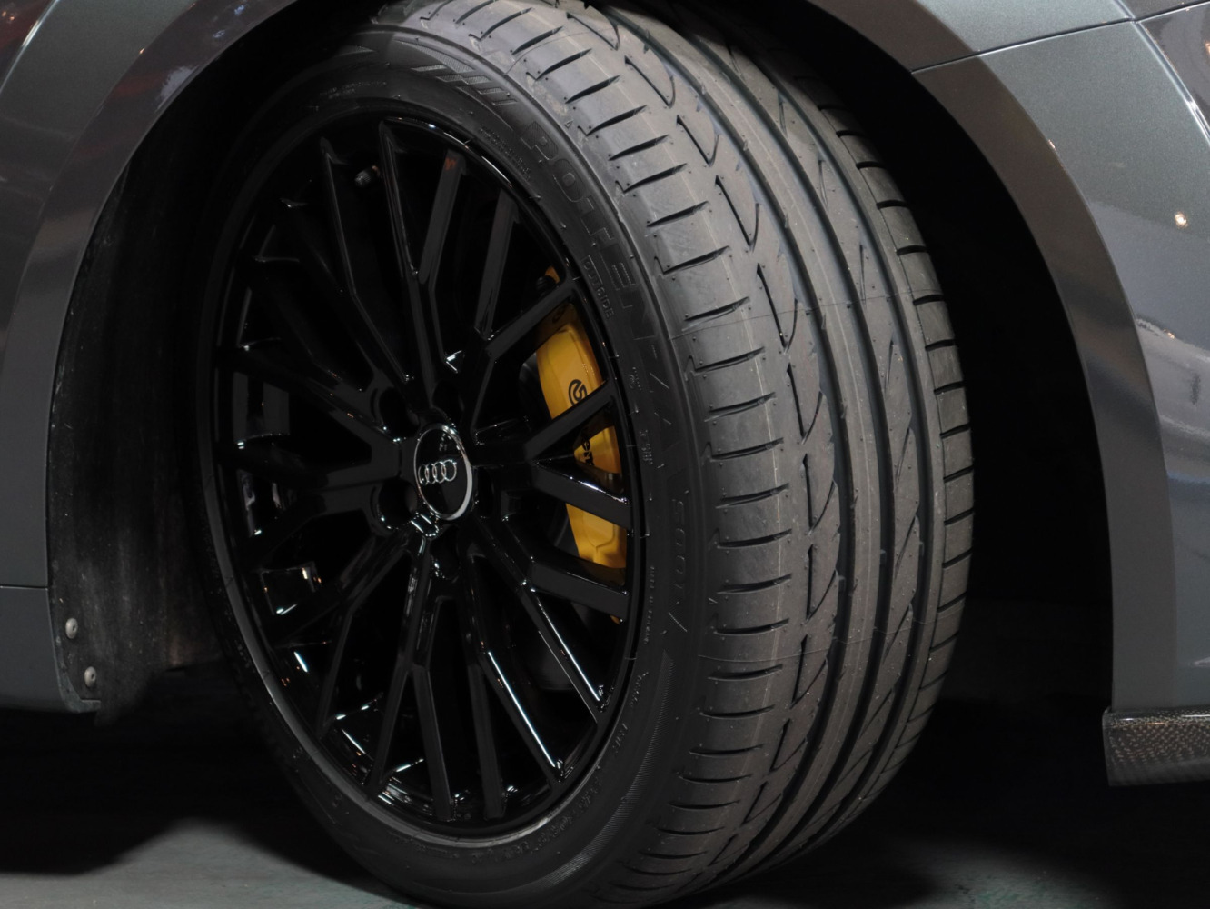 アウディ　ＴＴＳ　２．０ＴＦＳＩ　４ＷＤ　