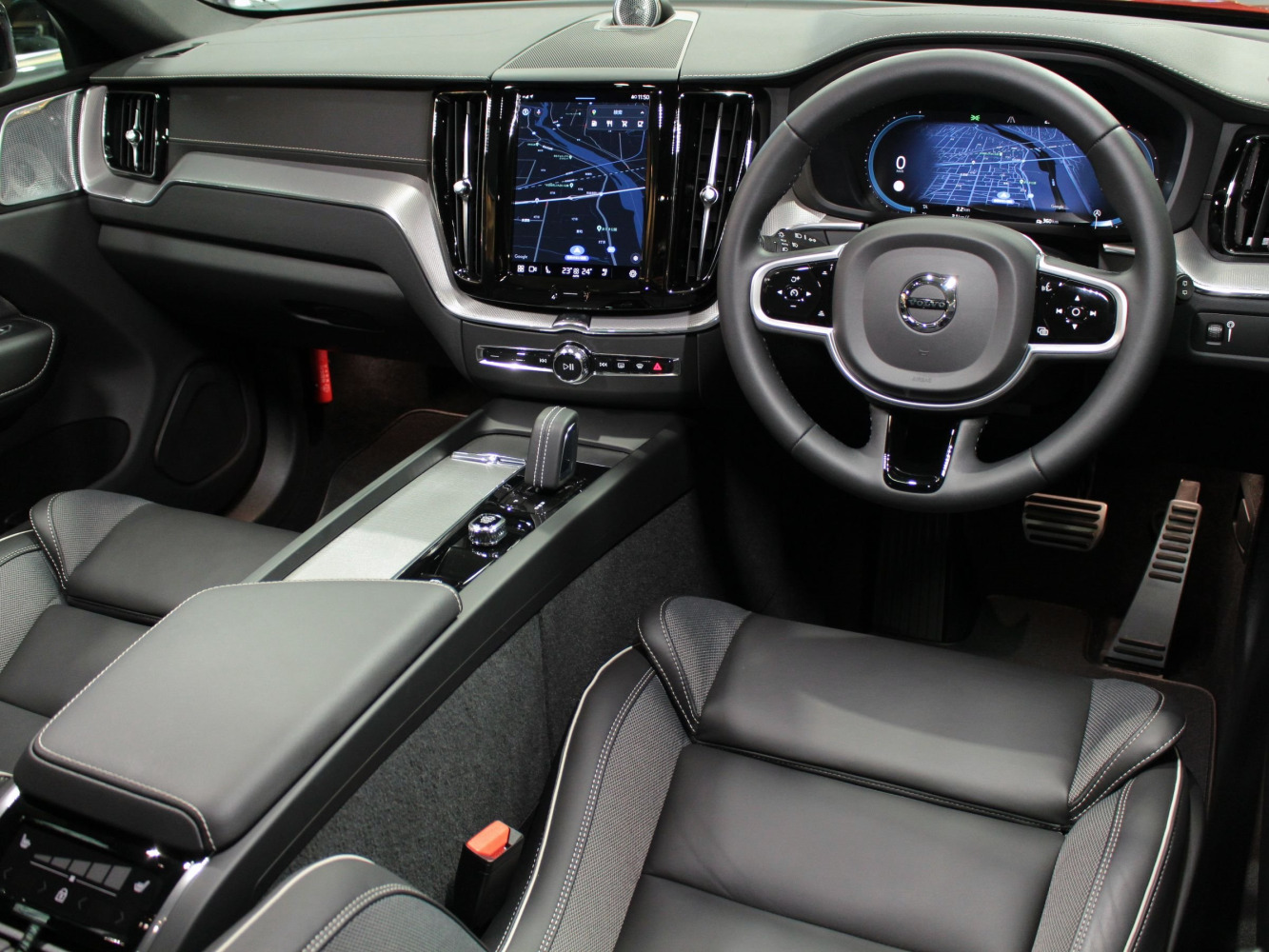 ボルボ　ＸＣ６０　Ｂ６　ＡＷＤ　Ｒデザイン