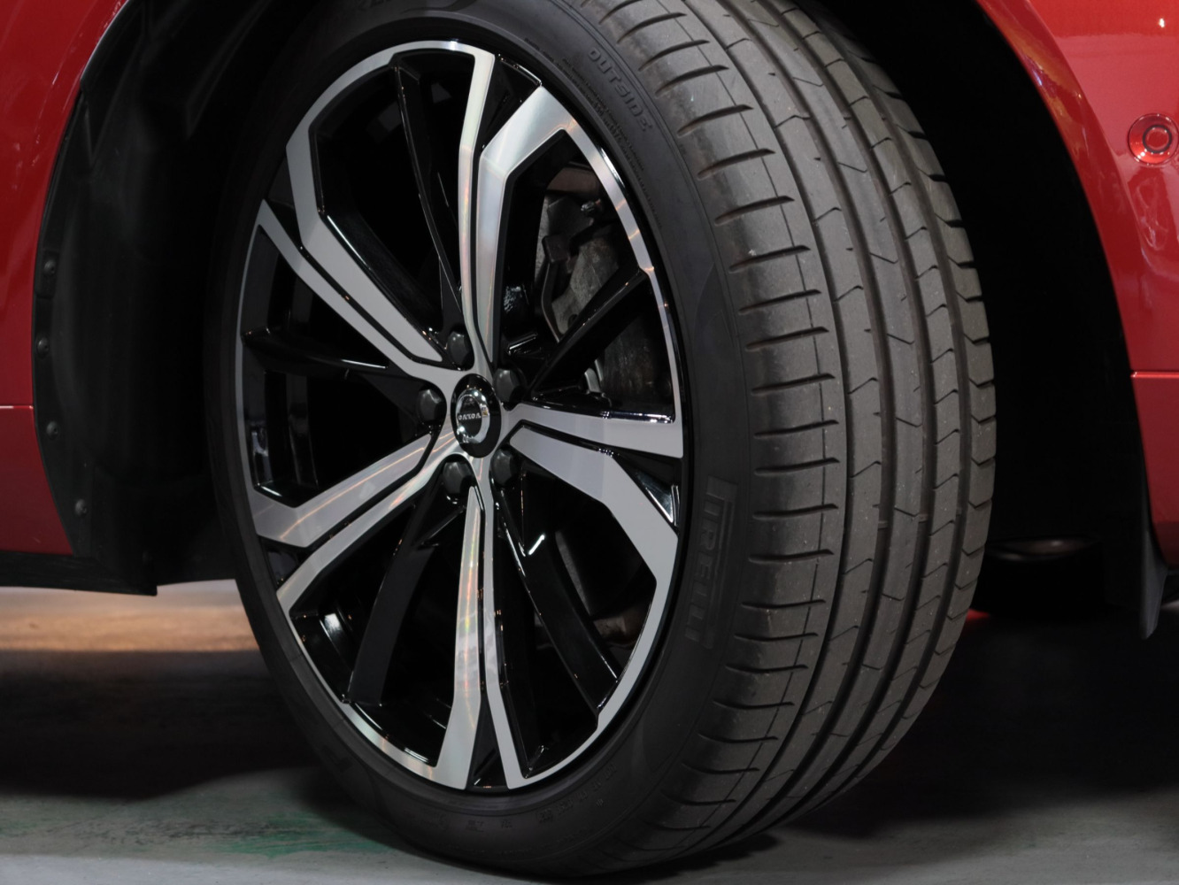 ボルボ　ＸＣ６０　Ｂ６　ＡＷＤ　Ｒデザイン