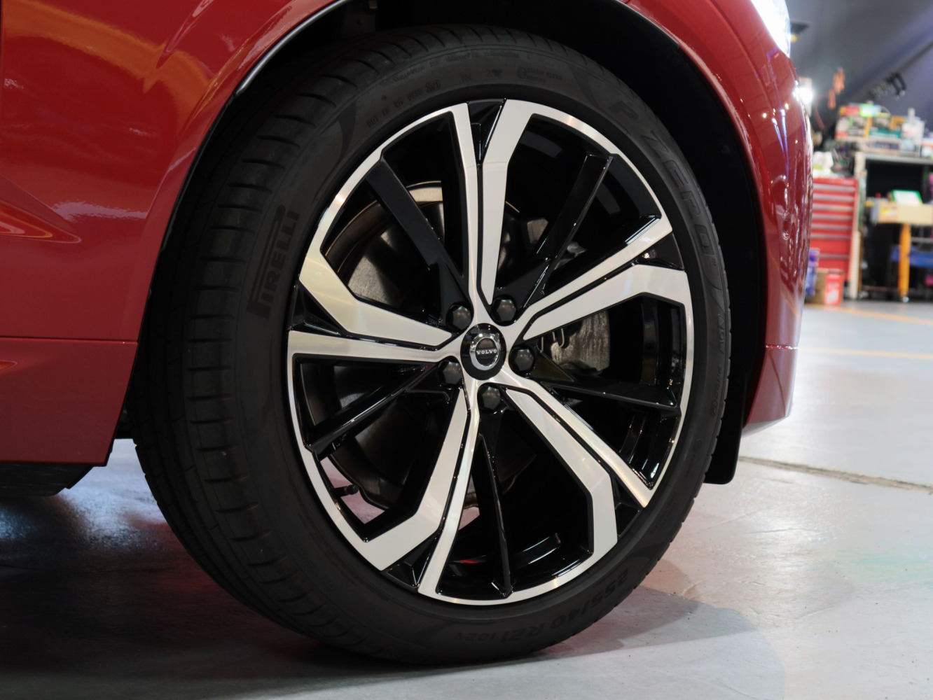ボルボ　ＸＣ６０　Ｂ６　ＡＷＤ　Ｒデザイン