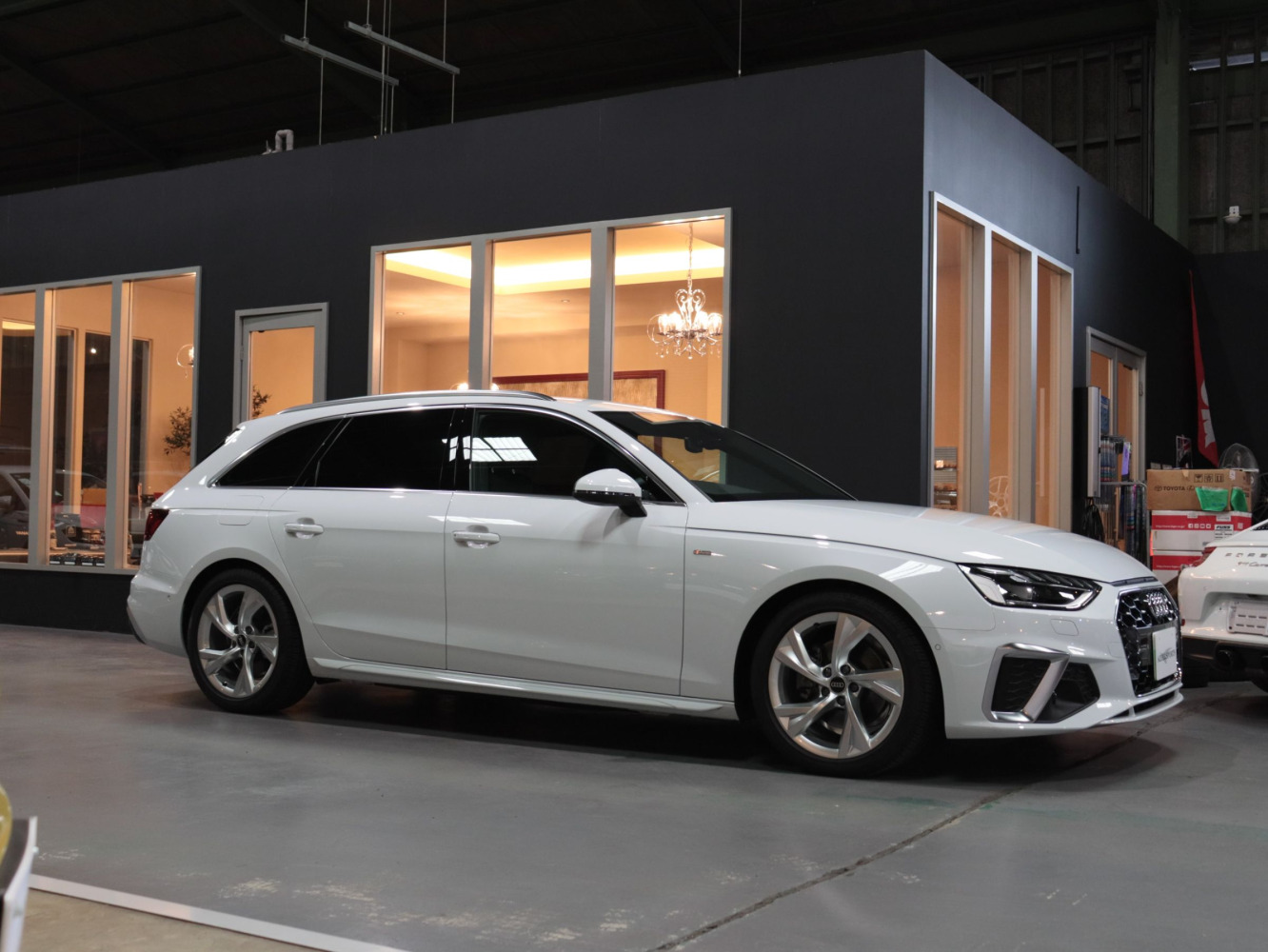 アウディ　Ａ４アバント　３５ＴＤＩ　Ｓライン