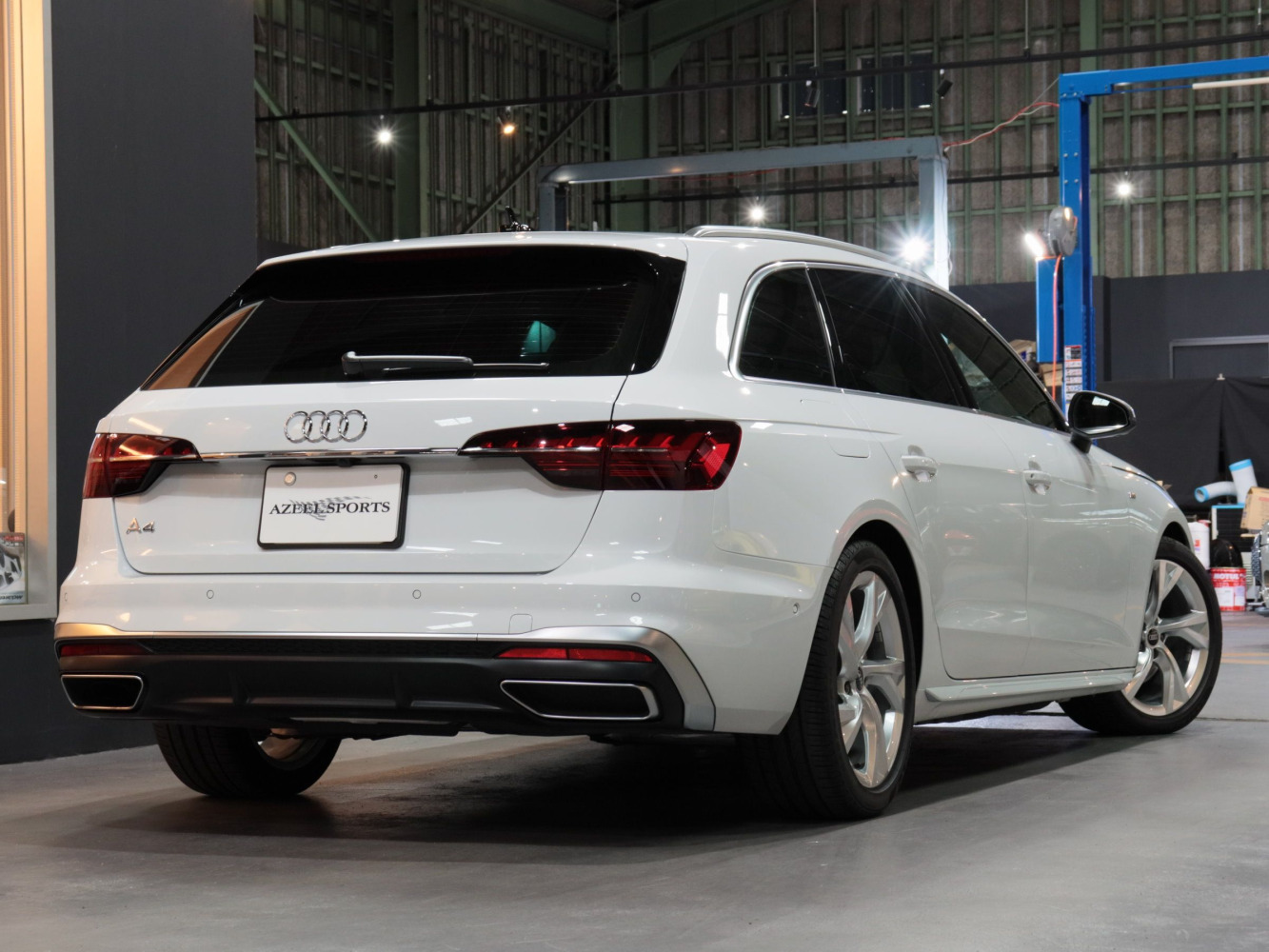 アウディ　Ａ４アバント　３５ＴＤＩ　Ｓライン