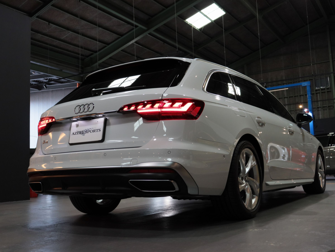 アウディ　Ａ４アバント　３５ＴＤＩ　Ｓライン