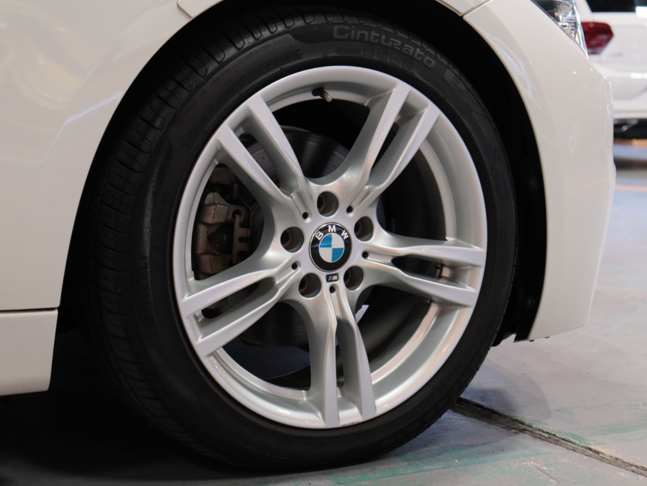 ＢＭＷ　３シリーズツーリング　３２０ｄ　Ｍスポーツ