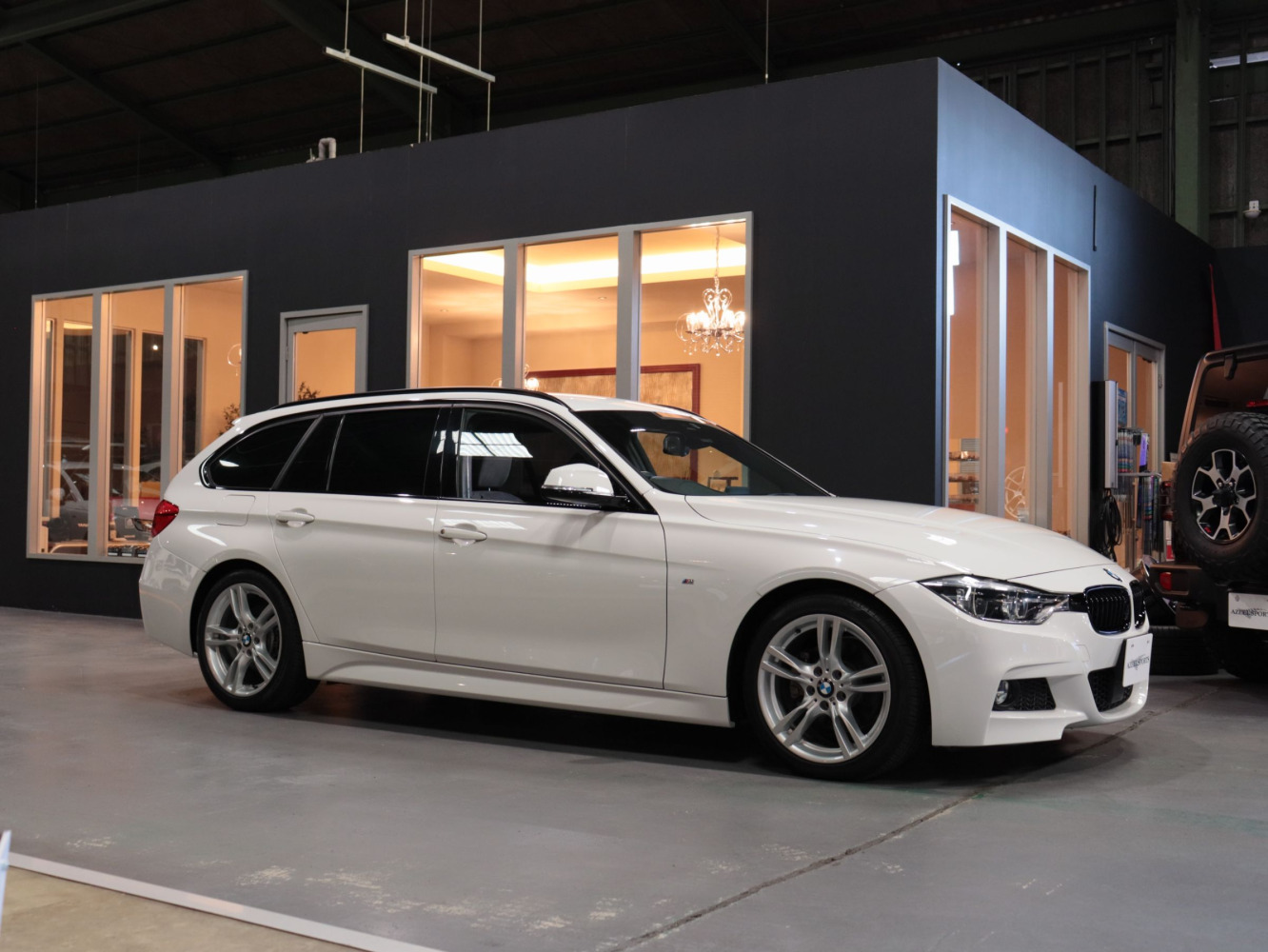 ＢＭＷ　３シリーズツーリング　３２０ｄ　Ｍスポーツ