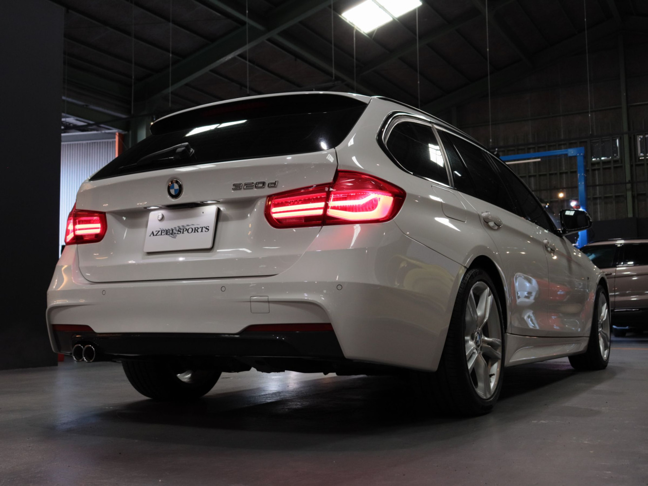 ＢＭＷ　３シリーズツーリング　３２０ｄ　Ｍスポーツ