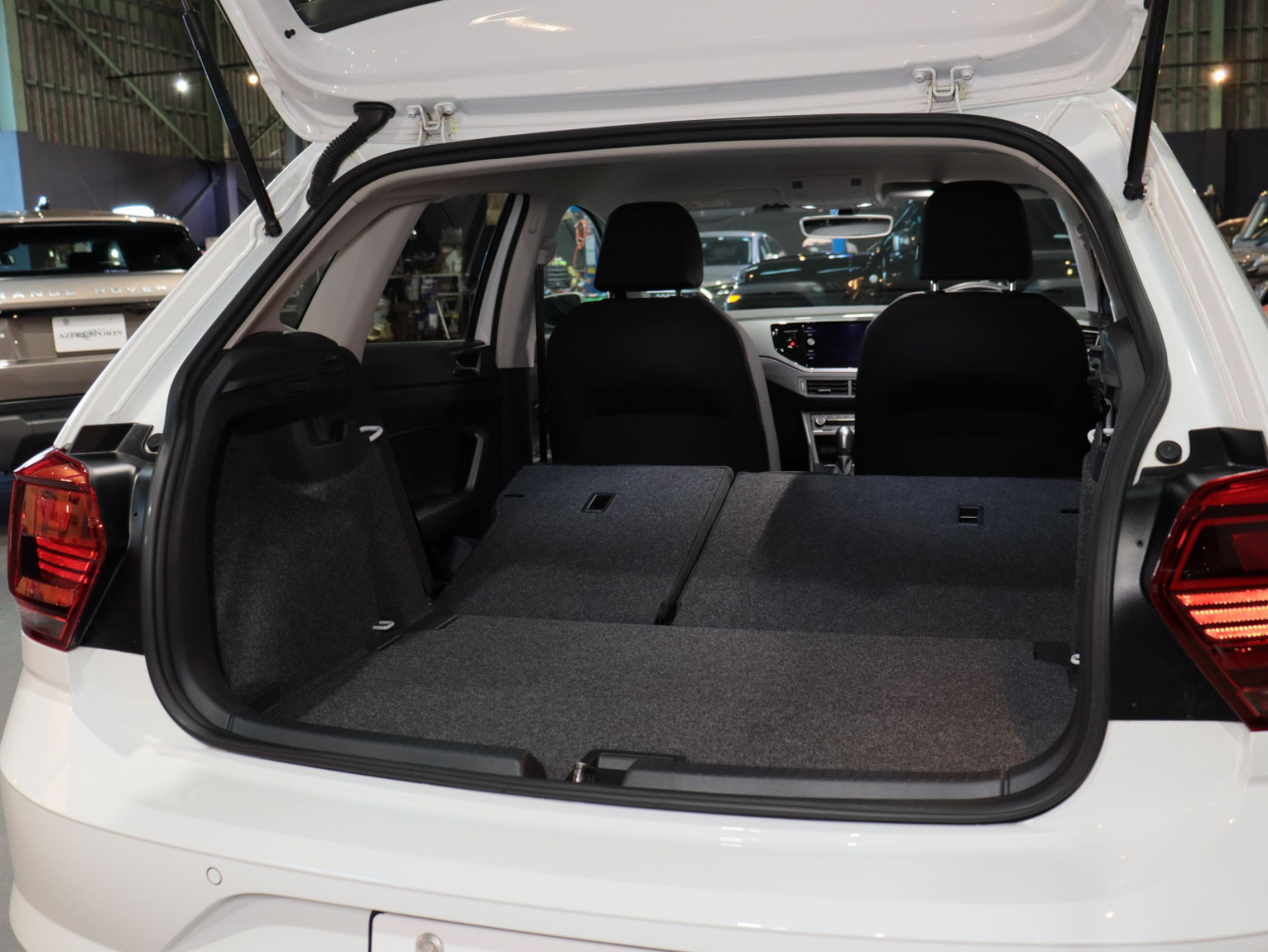 フォルクスワーゲン　ポロ　ＴＳＩ　Ｒライン