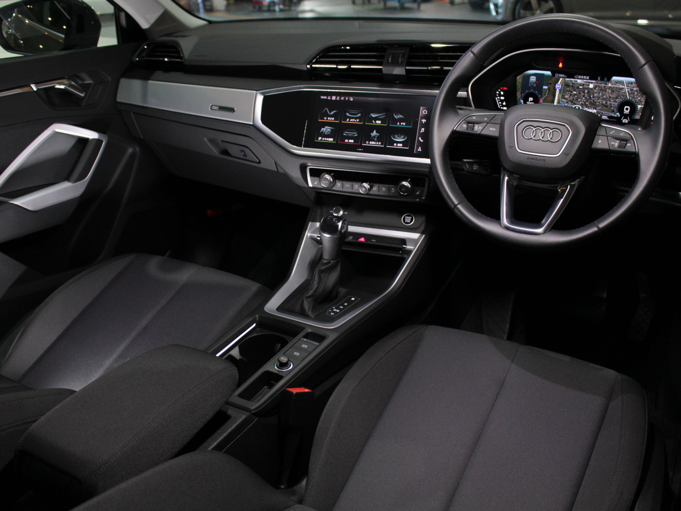 アウディ　Ｑ３スポーツバック　３５ＴＦＳＩ