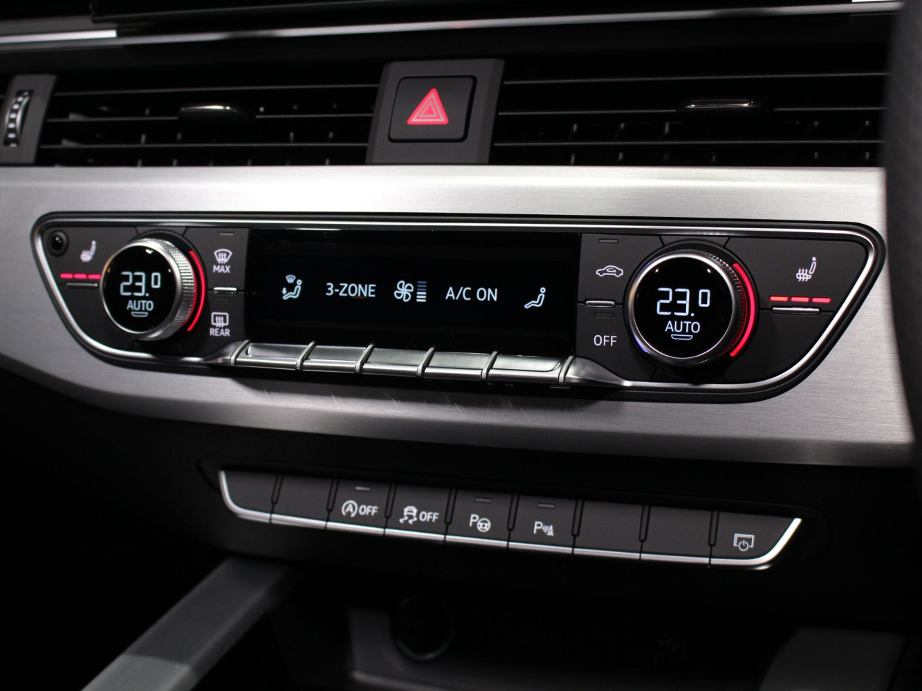 アウディ　Ａ４アバント　３５ＴＤＩ　Ｓライン