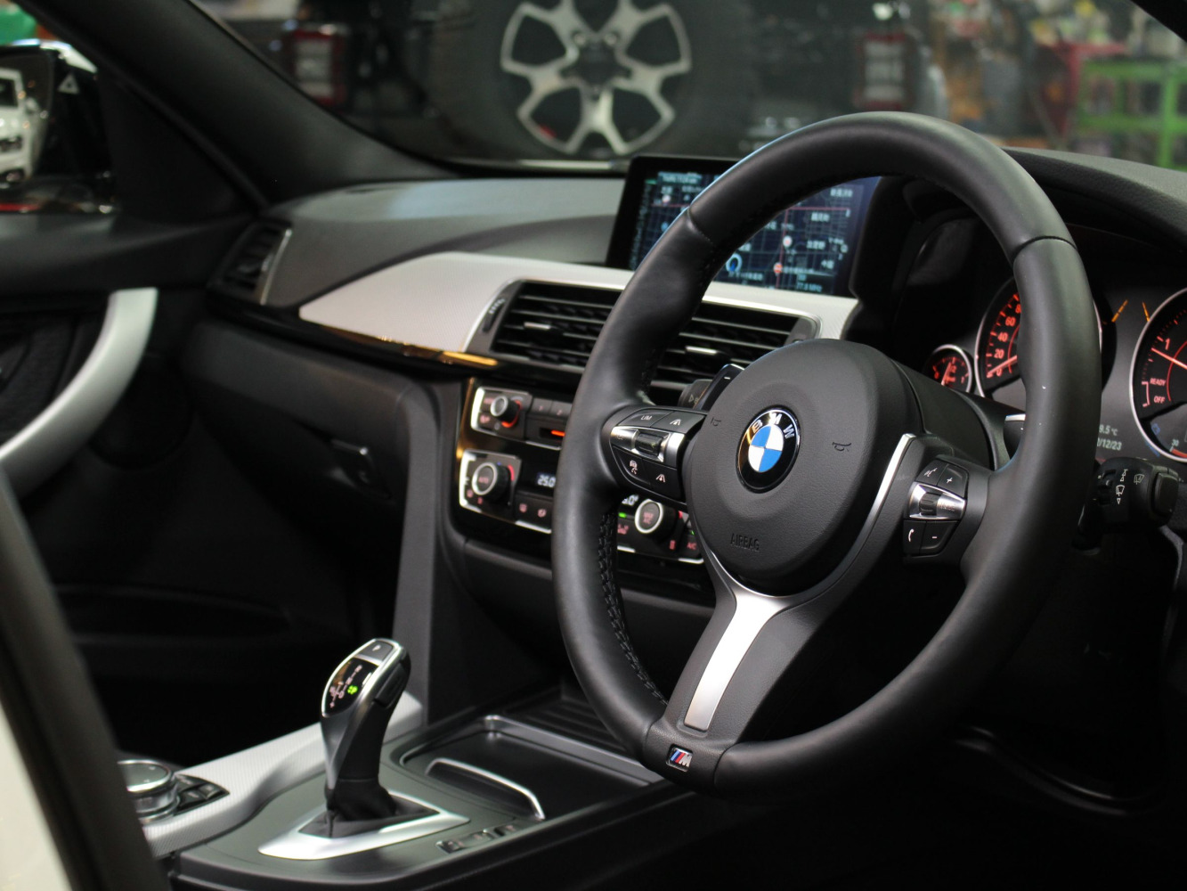 ＢＭＷ　３シリーズツーリング　３２０ｄ　Ｍスポーツ