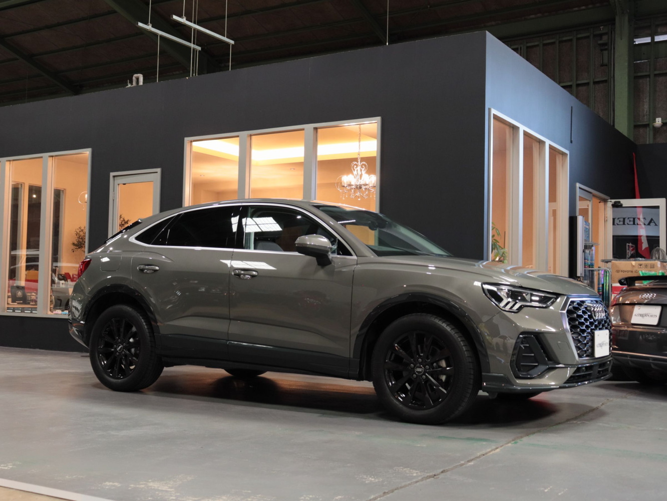 アウディ　Ｑ３スポーツバック　３５ＴＦＳＩ